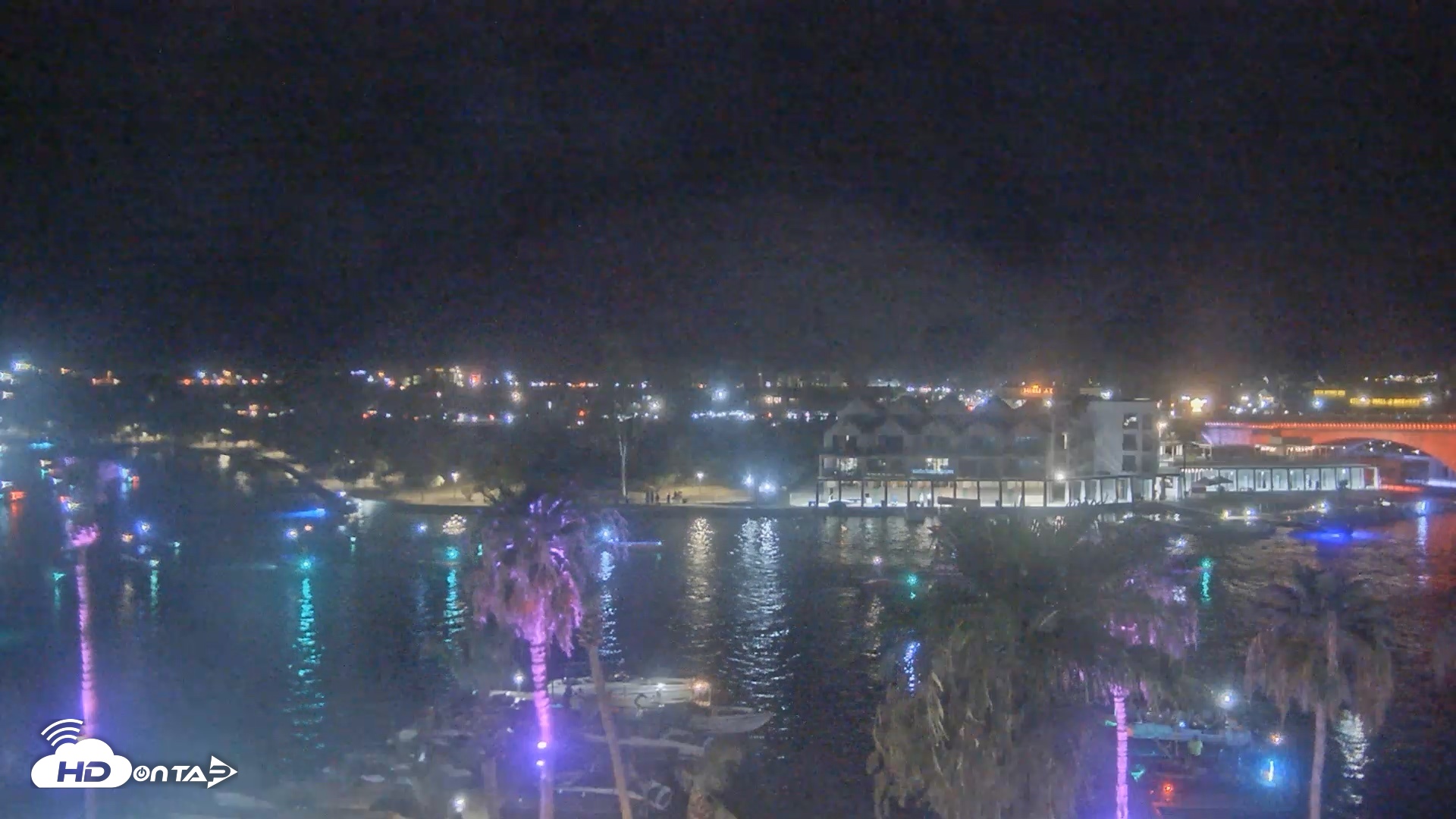 Snapshot of Lake Havasu London Bridge Live Webcam taken Jul 4, 2026, 9:50pm MST