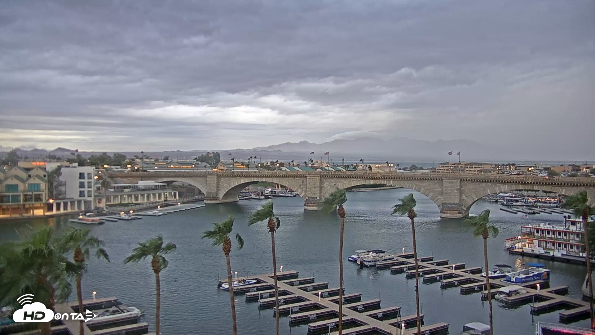 Snapshot of Lake Havasu London Bridge Live Webcam taken Sep 5, 2025, 6:44am MST