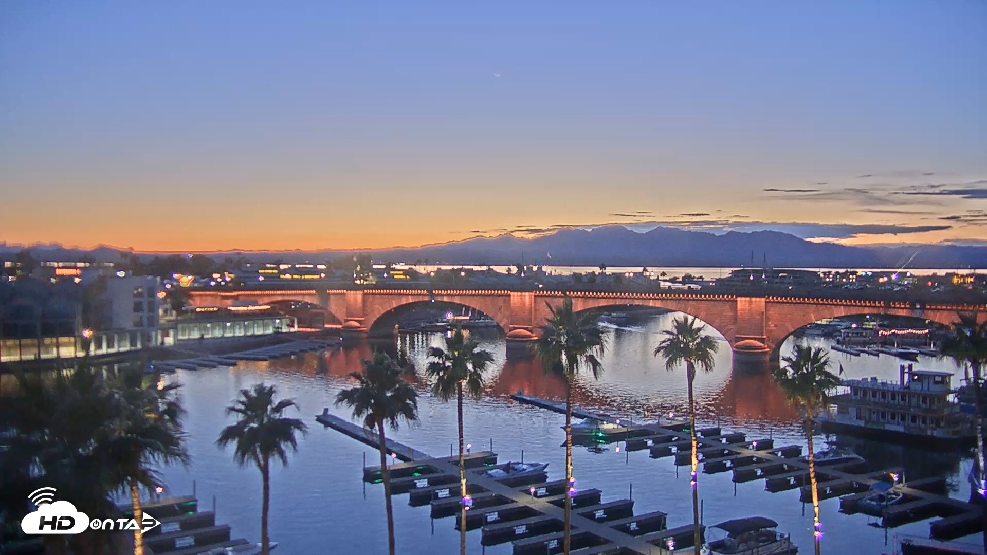 Snapshot of Lake Havasu London Bridge Live Webcam taken Apr 28, 2025, 7:43pm MST