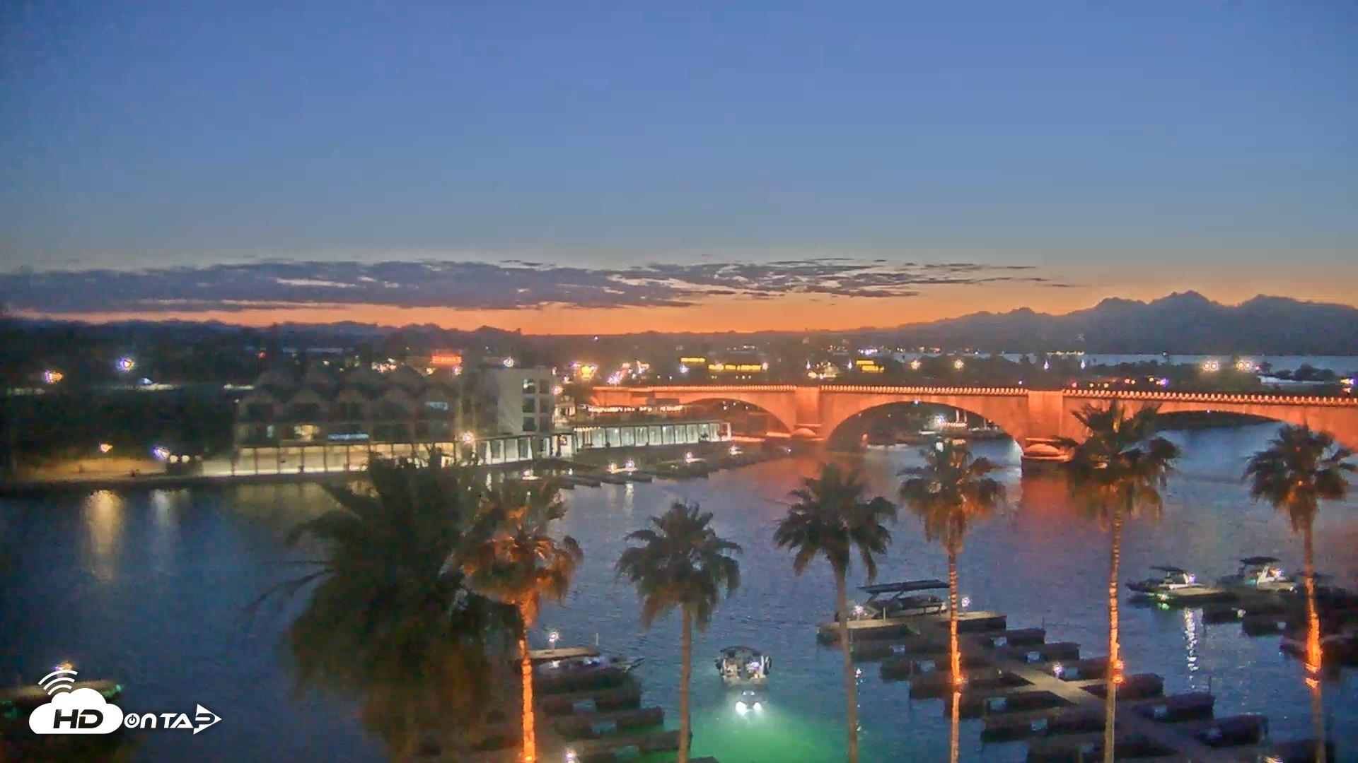 Snapshot of Lake Havasu London Bridge Live Webcam taken Apr 30, 2026, 7:56pm MST