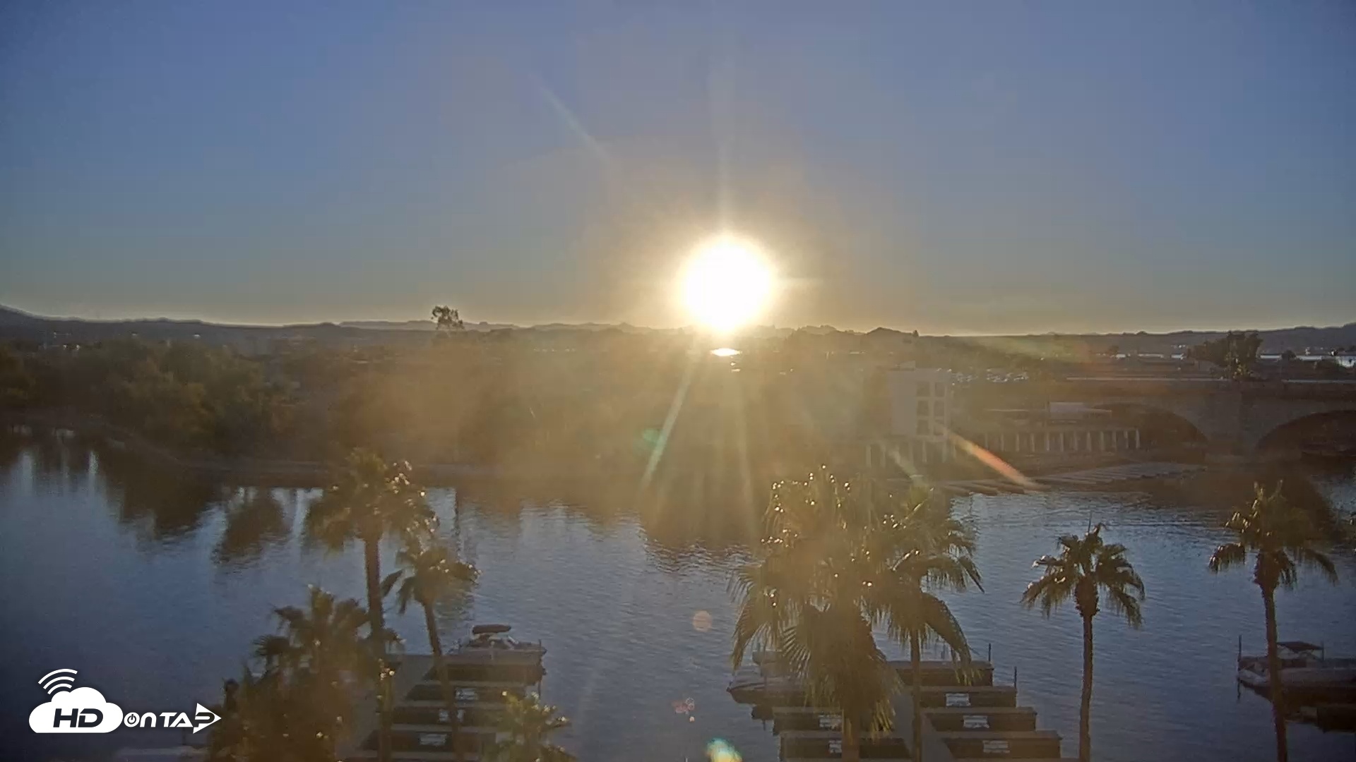 Snapshot of Lake Havasu London Bridge Live Webcam taken Oct 15, 2025, 5:44pm MST