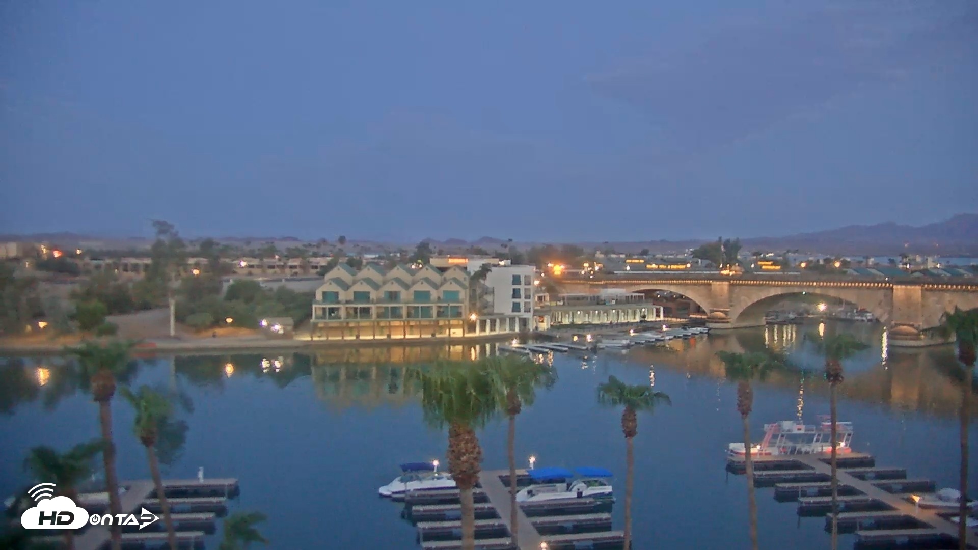 Snapshot of Lake Havasu London Bridge Live Webcam taken Aug 7, 2026, 5:34am MST