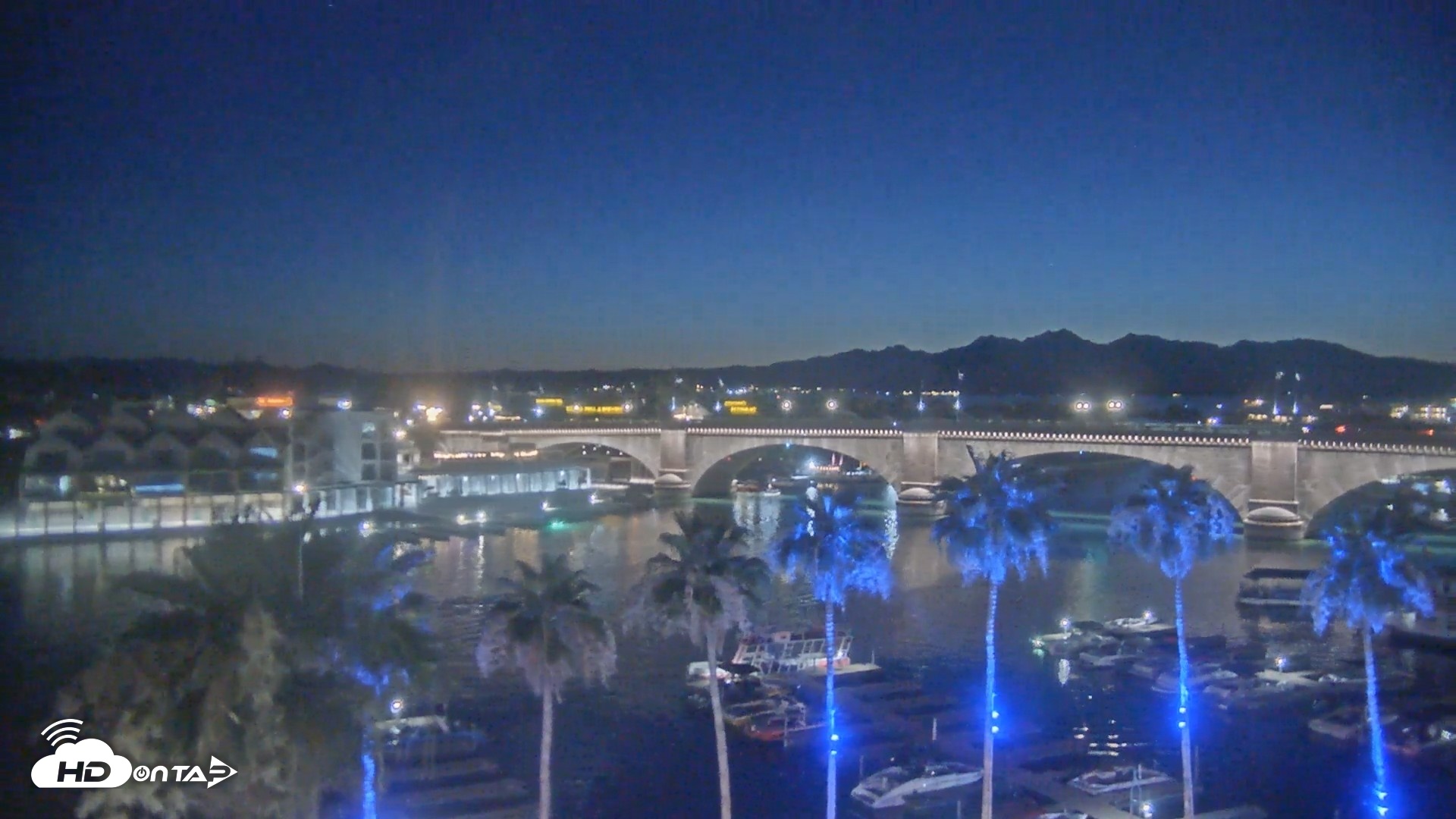 Snapshot of Lake Havasu London Bridge Live Webcam taken May 30, 2026, 8:39pm MST