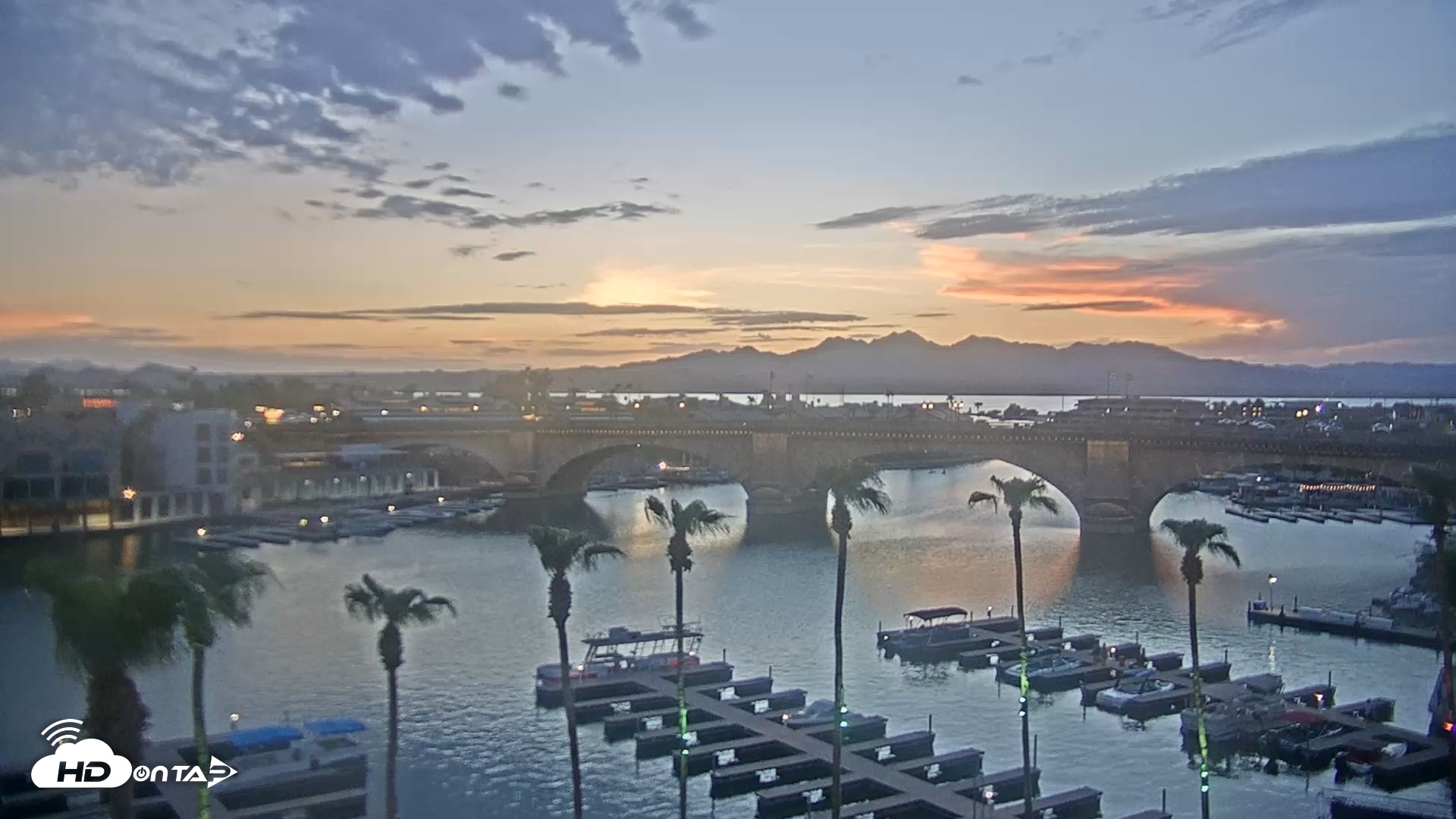 Snapshot of Lake Havasu London Bridge Live Webcam taken Aug 6, 2026, 7:47pm MST