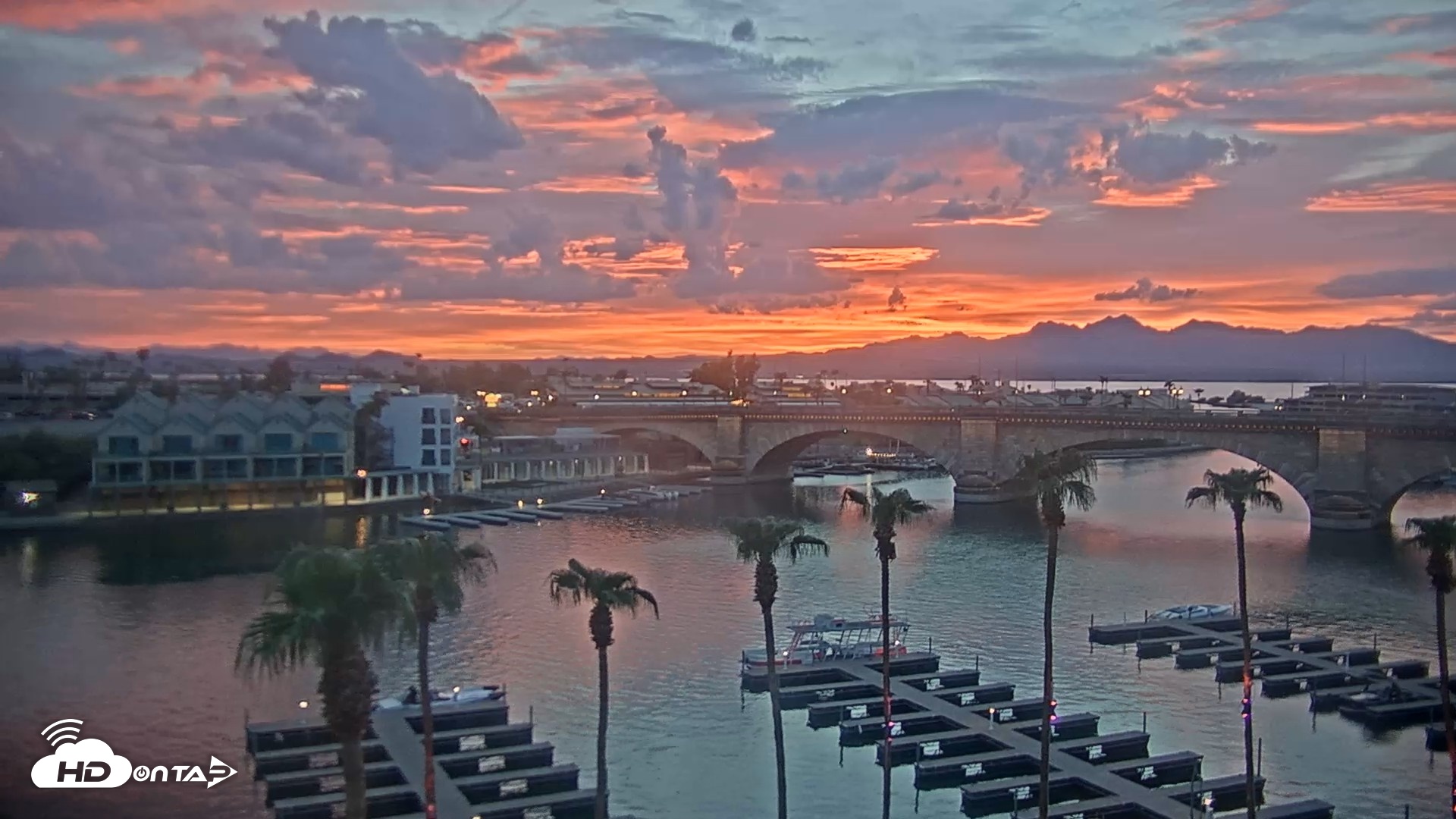 Snapshot of Lake Havasu London Bridge Live Webcam taken Aug 13, 2026, 7:37pm MST