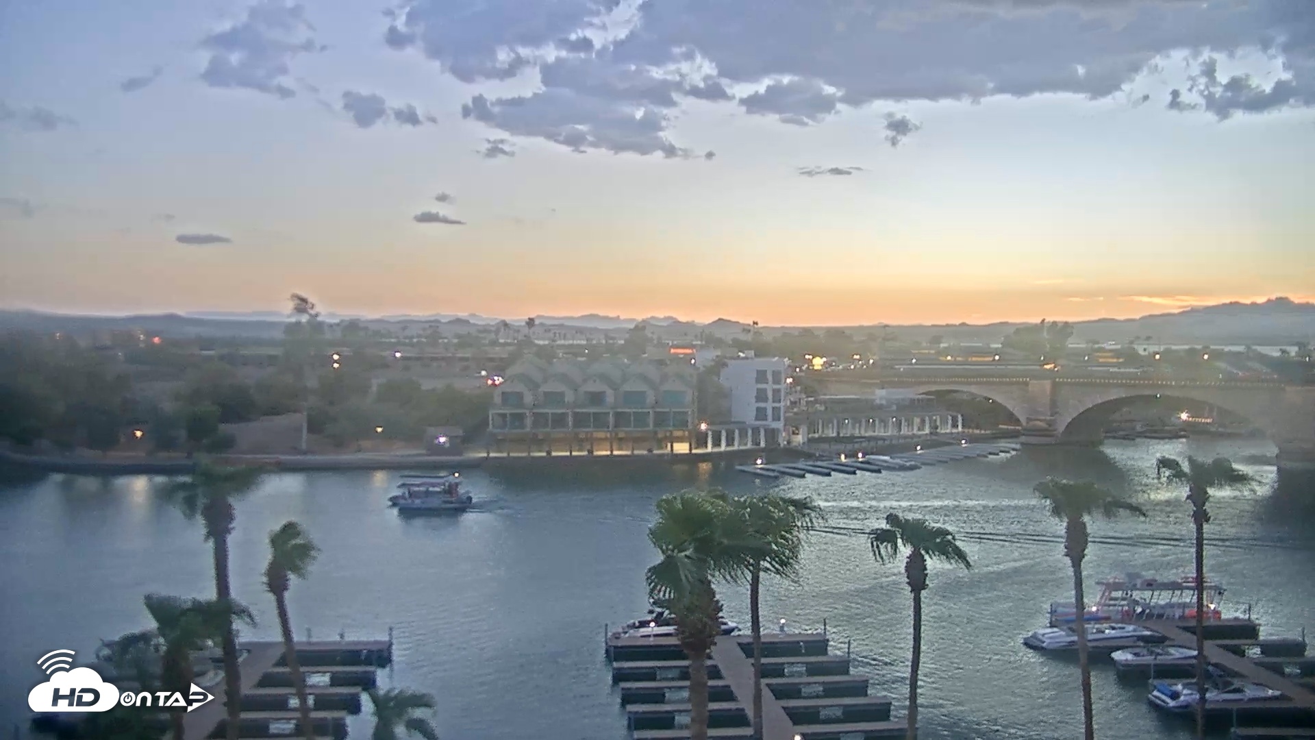 Snapshot of Lake Havasu London Bridge Live Webcam taken Aug 30, 2026, 7:17pm MST