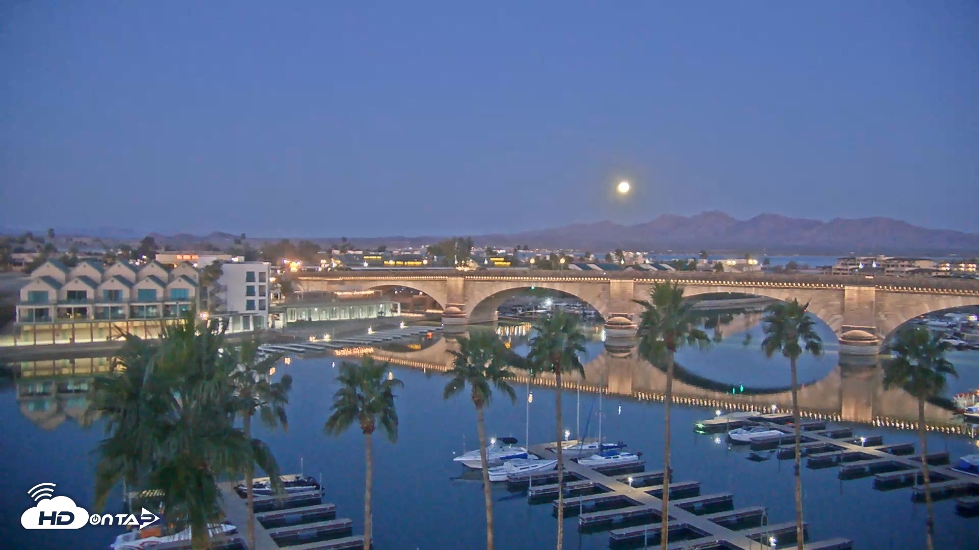 Snapshot of Lake Havasu London Bridge Live Webcam taken Feb 1, 2026, 7:10am MST