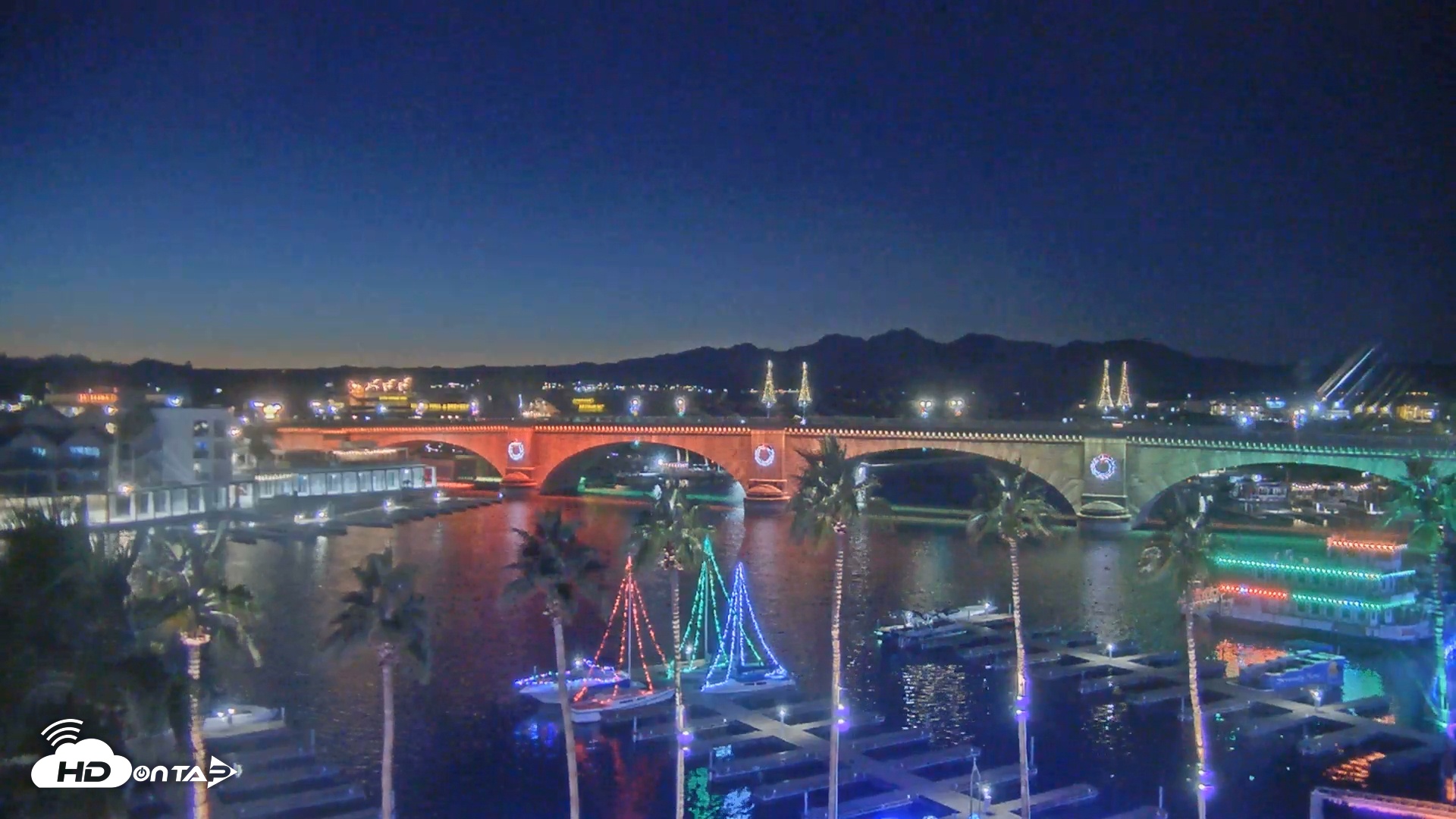 Snapshot of Lake Havasu London Bridge Live Webcam taken Dec 1, 2025, 6:19pm MST