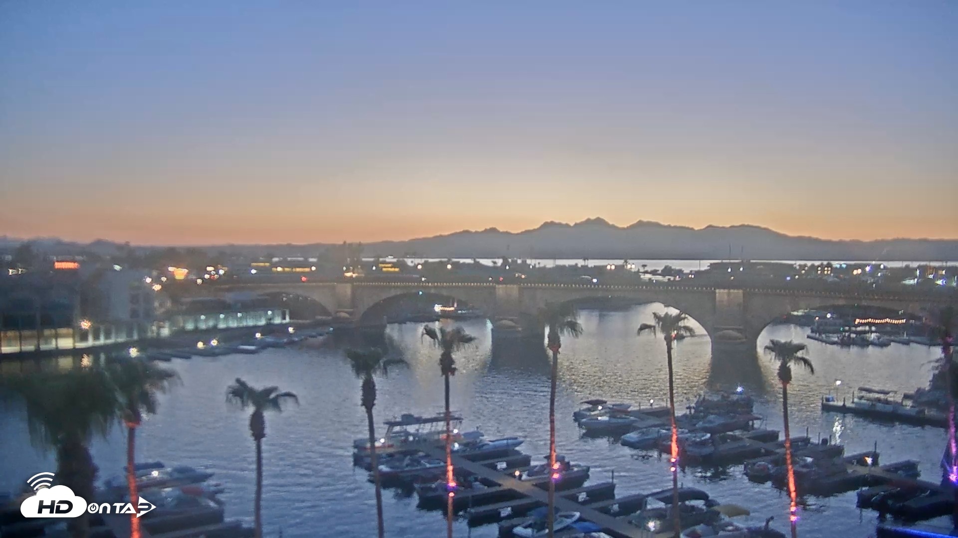 Snapshot of Lake Havasu London Bridge Live Webcam taken Aug 1, 2026, 8:05pm MST