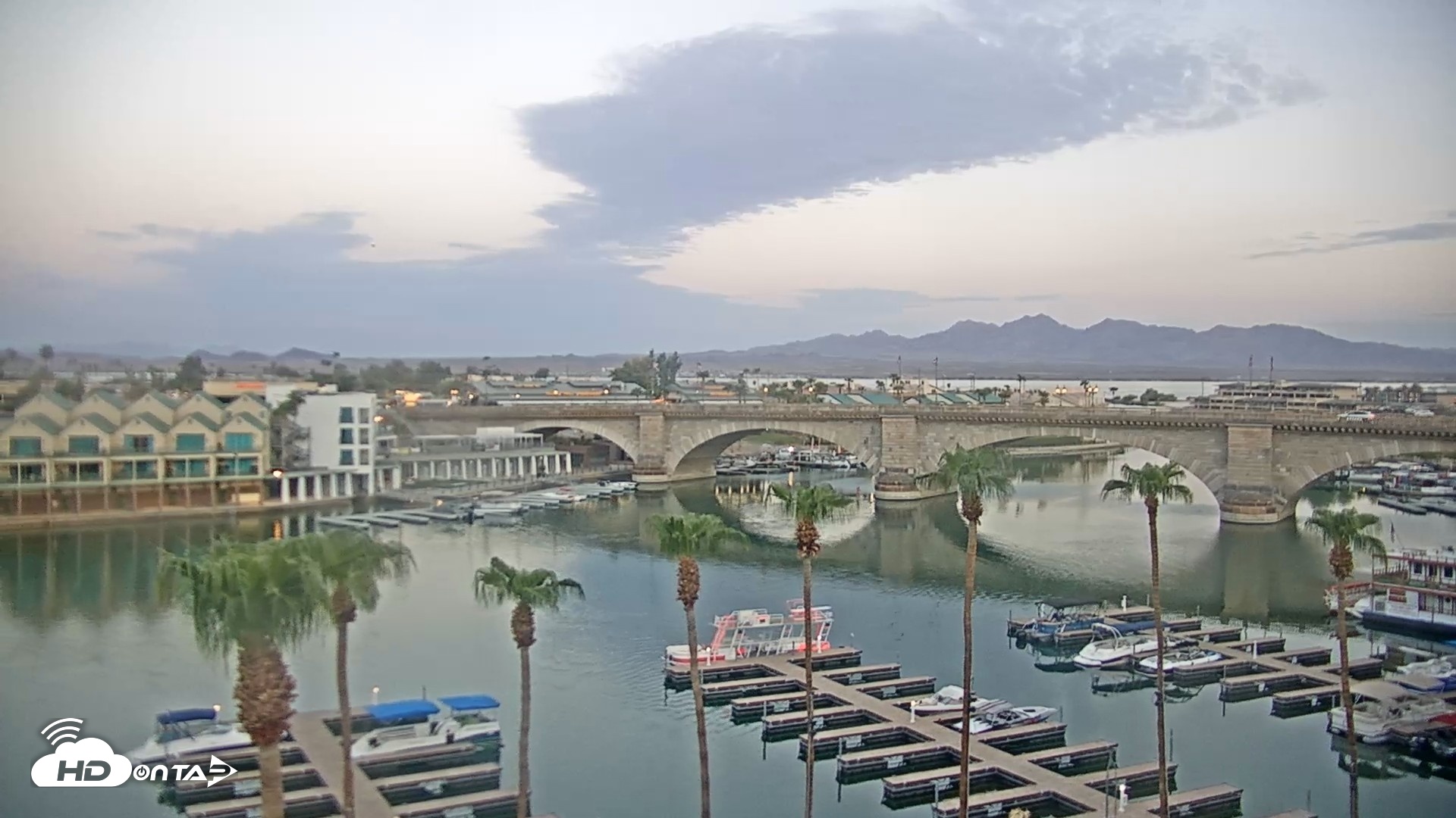 Snapshot of Lake Havasu London Bridge Live Webcam taken Aug 7, 2026, 5:53am MST
