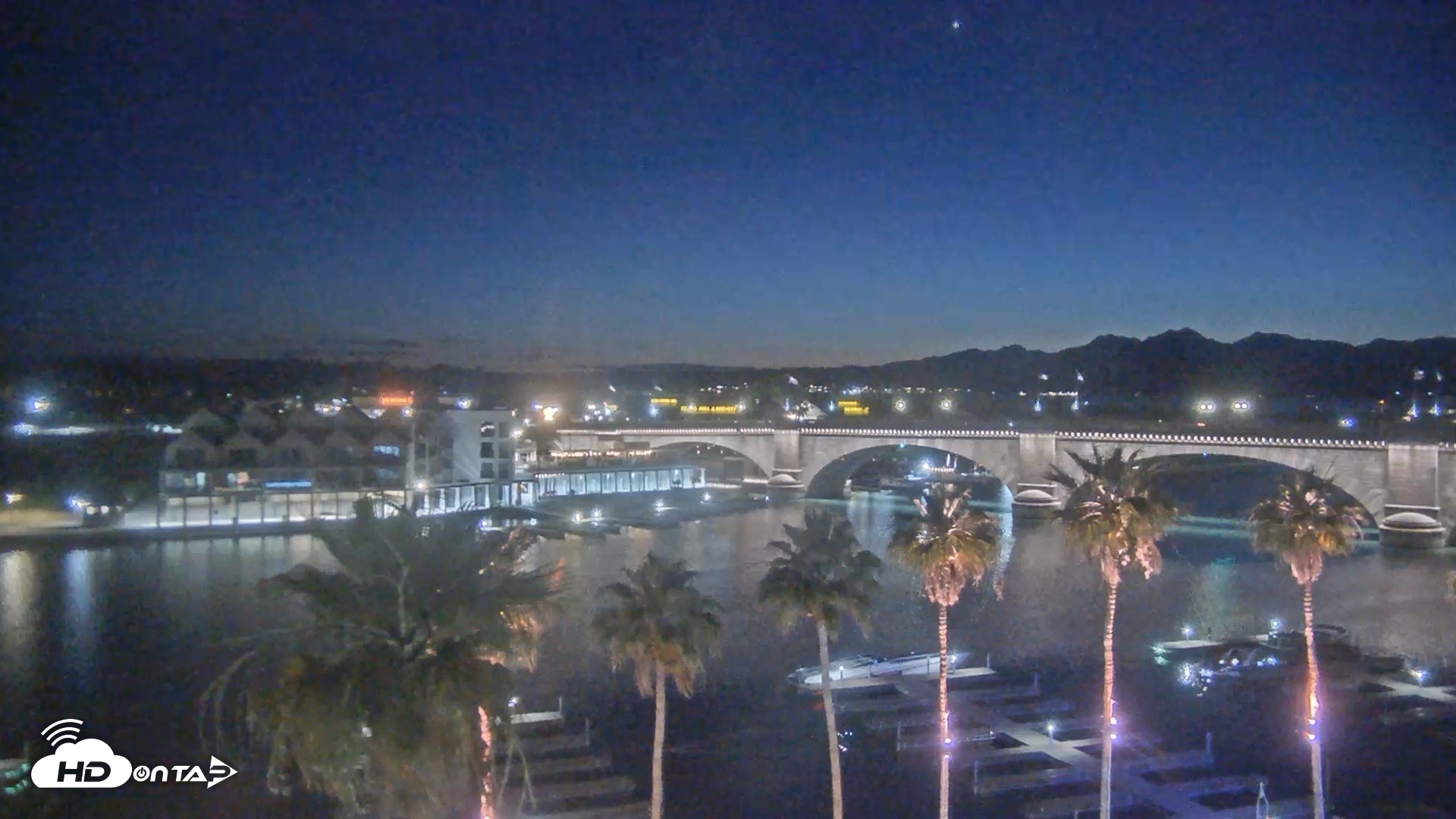 Snapshot of Lake Havasu London Bridge Live Webcam taken May 5, 2026, 8:19pm MST