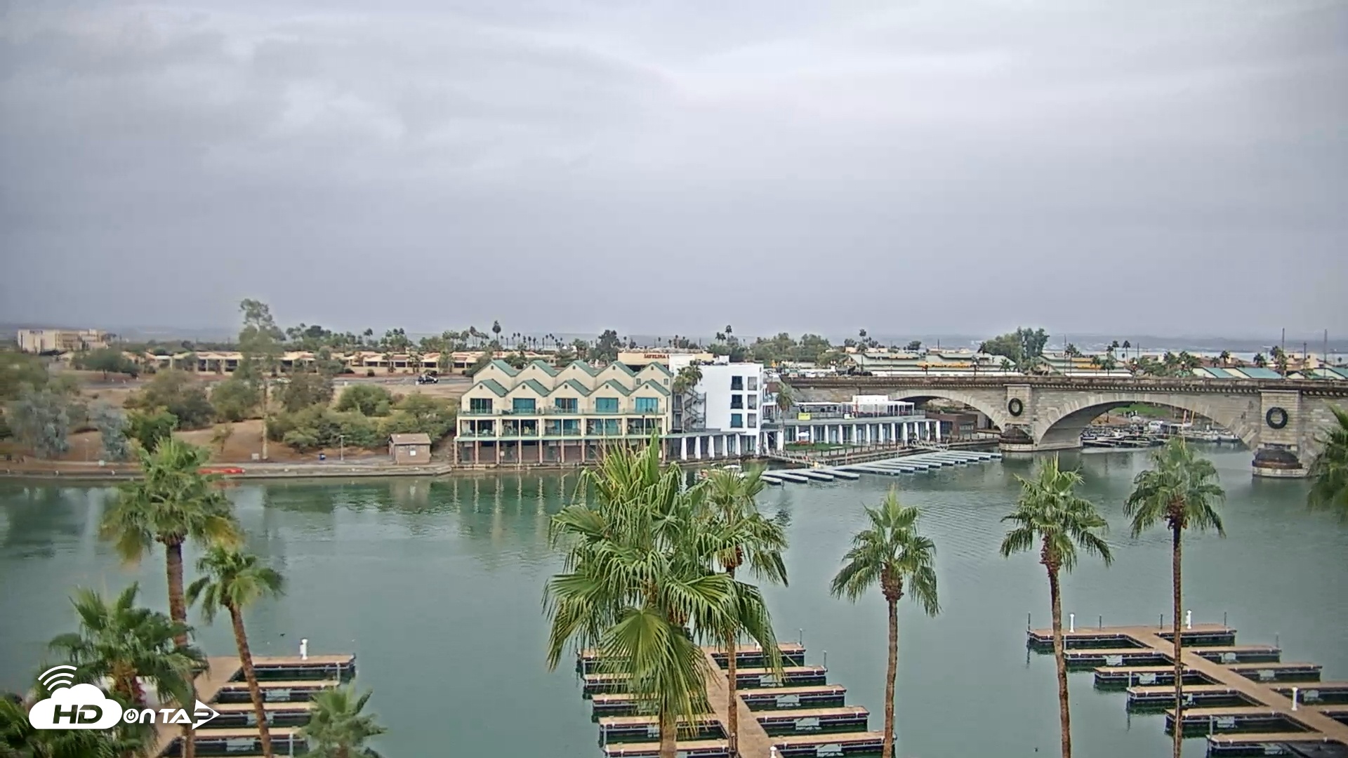 Snapshot of Lake Havasu London Bridge Live Webcam taken Nov 15, 2025, 3:24pm MST