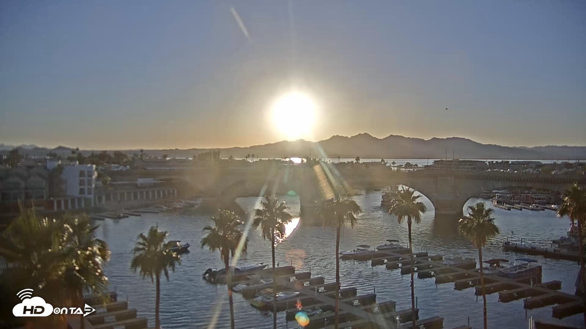Snapshot of Lake Havasu London Bridge Live Webcam taken May 15, 2025, 7:04pm MST