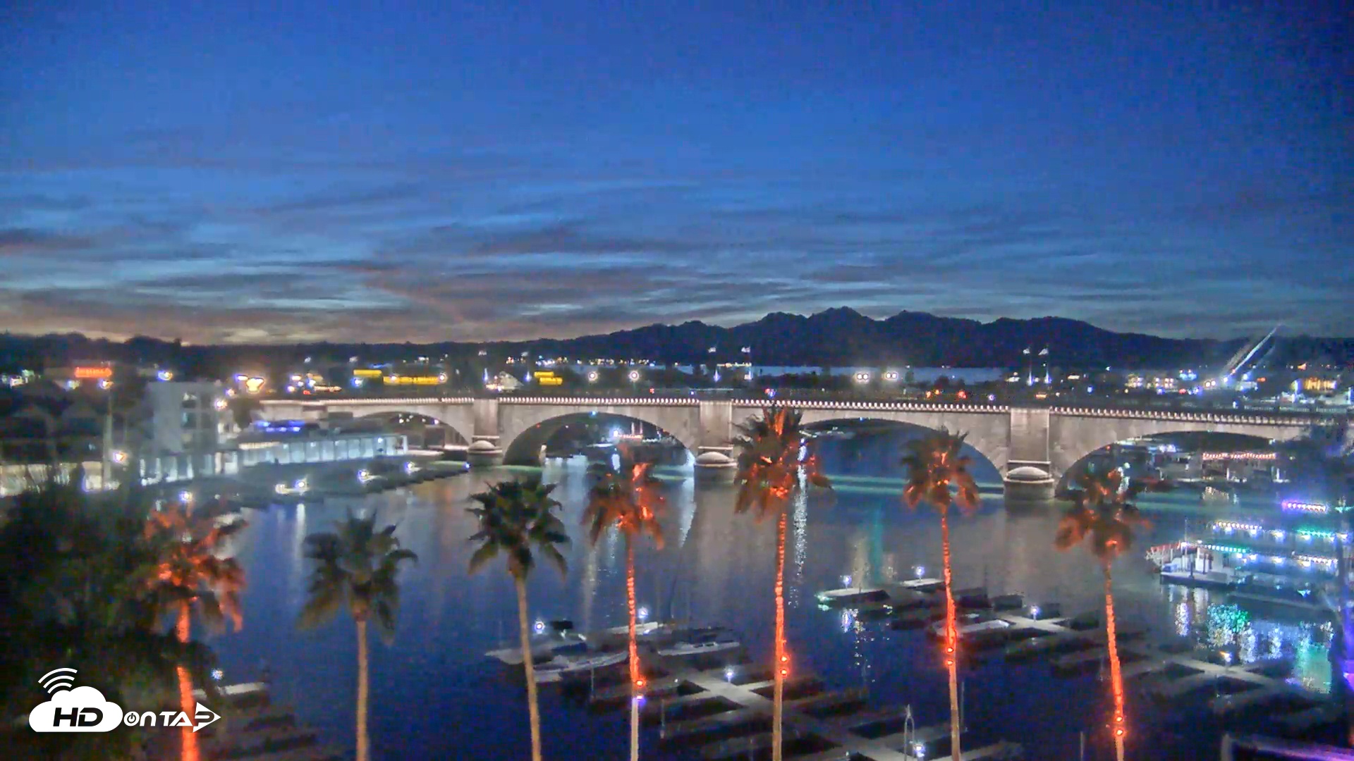 Snapshot of Lake Havasu London Bridge Live Webcam taken Feb 26, 2026, 7:11pm MST