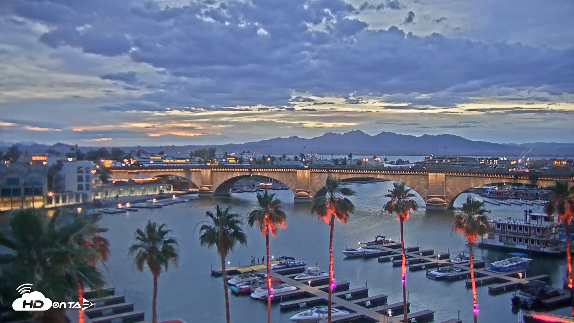 Snapshot of Lake Havasu London Bridge Live Webcam taken Jun 1, 2025, 7:59pm MST