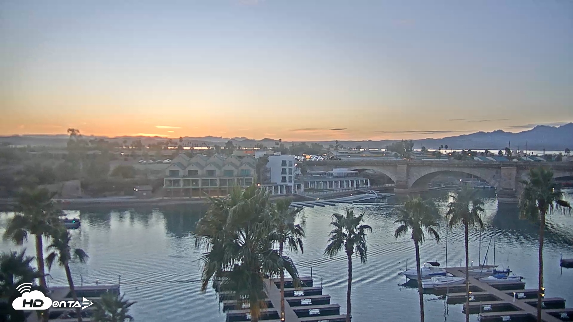 Snapshot of Lake Havasu London Bridge Live Webcam taken Feb 6, 2026, 6:16pm MST
