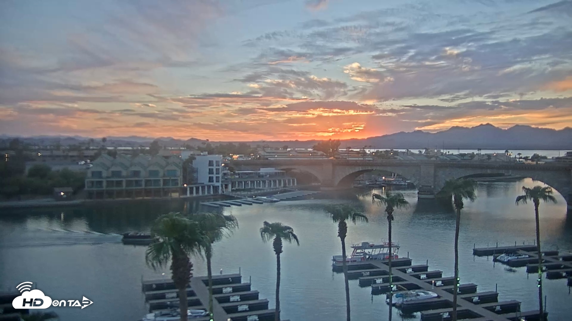 Snapshot of Lake Havasu London Bridge Live Webcam taken Aug 26, 2026, 7:14pm MST