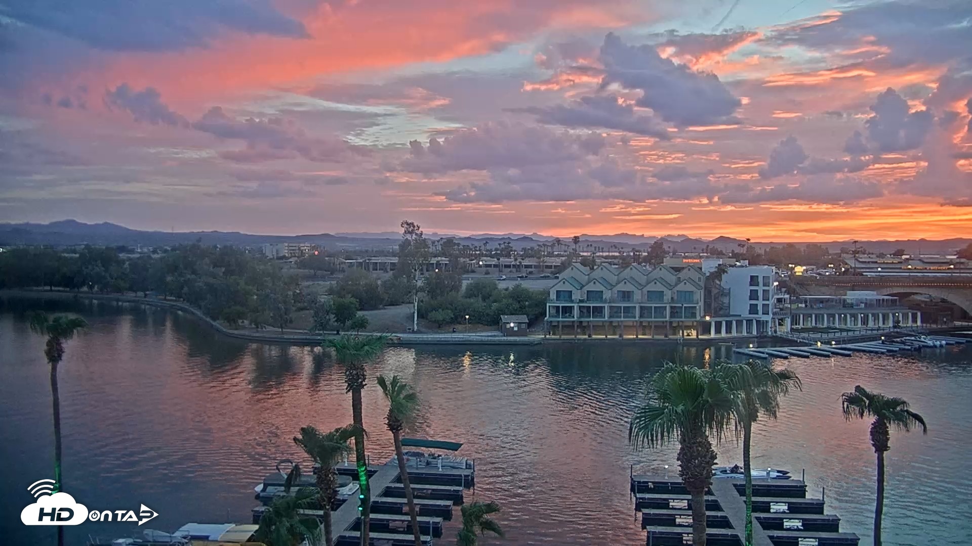 Snapshot of Lake Havasu London Bridge Live Webcam taken Aug 13, 2026, 7:33pm MST
