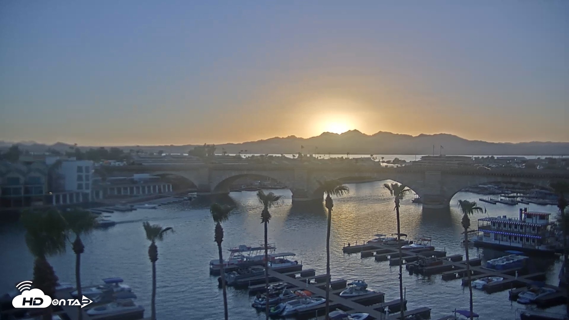 Snapshot of Lake Havasu London Bridge Live Webcam taken Jul 10, 2026, 7:39pm MST