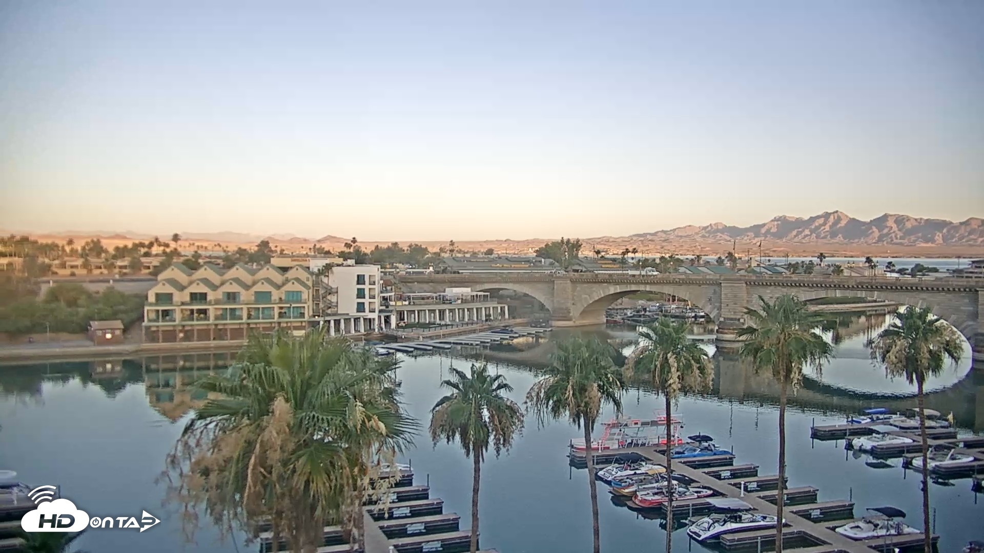 Snapshot of Lake Havasu London Bridge Live Webcam taken Jun 4, 2026, 5:50am MST