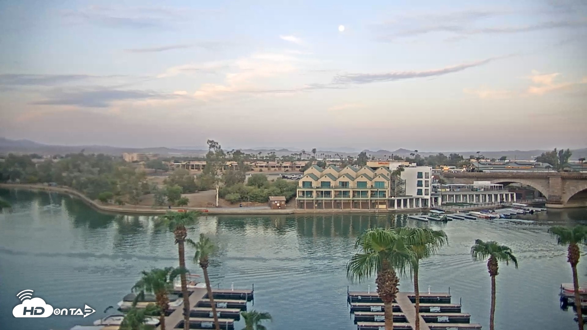 Snapshot of Lake Havasu London Bridge Live Webcam taken Aug 29, 2026, 6:20am MST