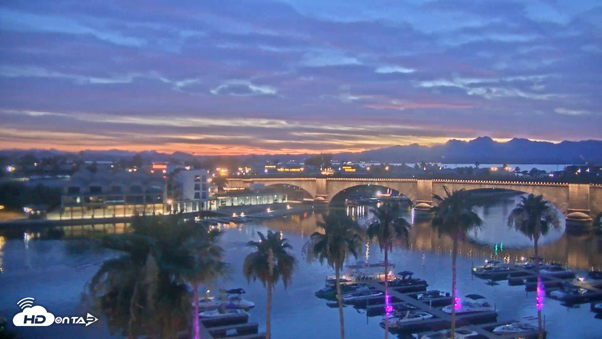 Snapshot of Lake Havasu London Bridge Live Webcam taken Jun 8, 2026, 8:15pm MST