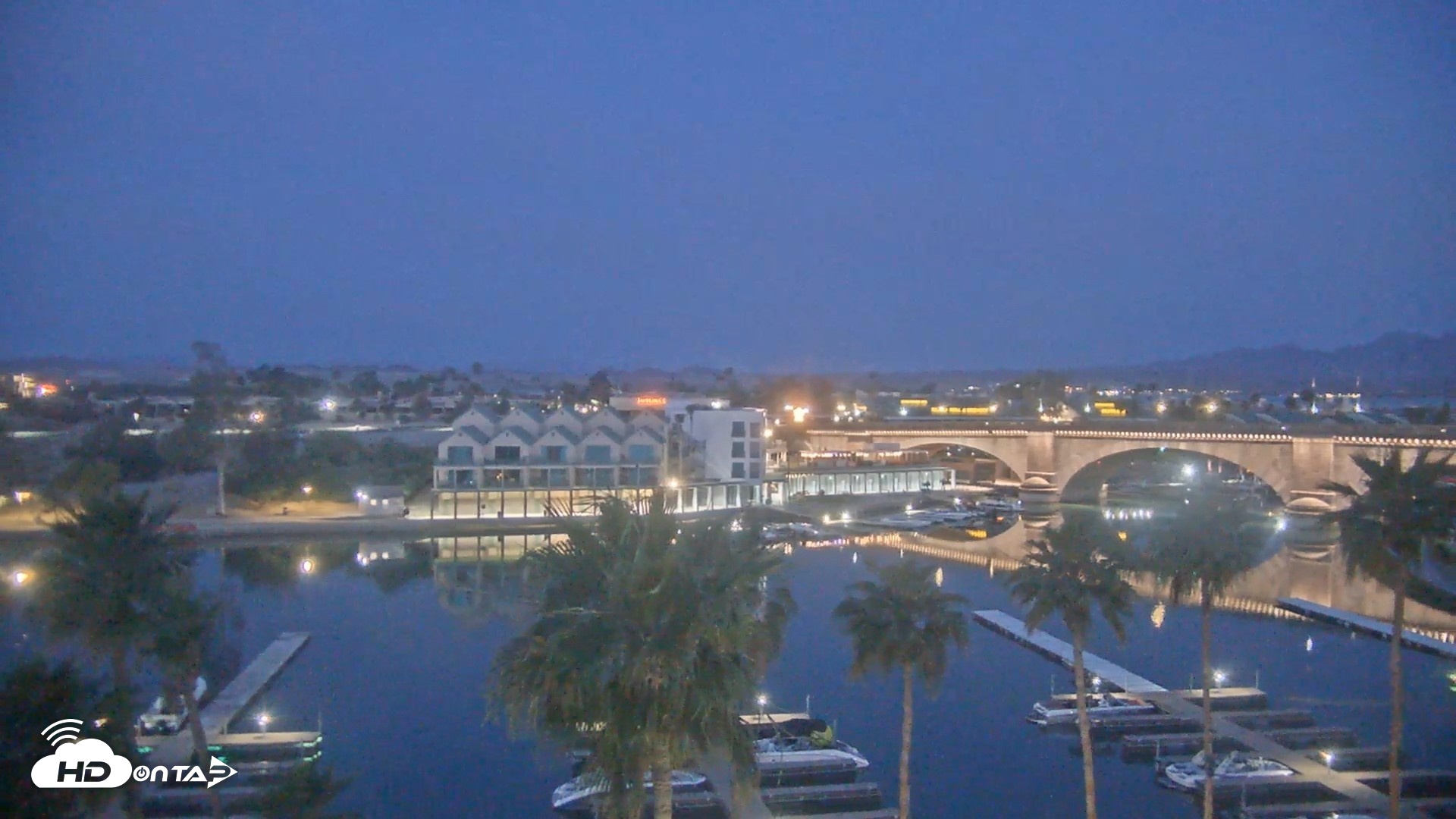 Snapshot of Lake Havasu London Bridge Live Webcam taken Apr 19, 2026, 5:32am MST