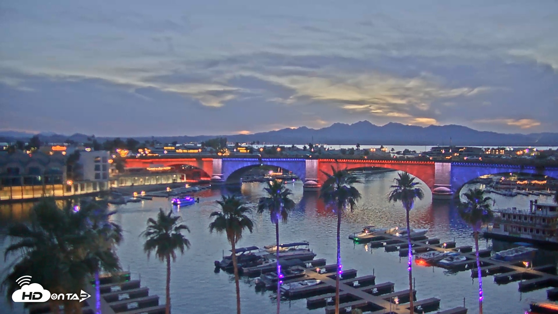 Snapshot of Lake Havasu London Bridge Live Webcam taken May 26, 2025, 8:04pm MST