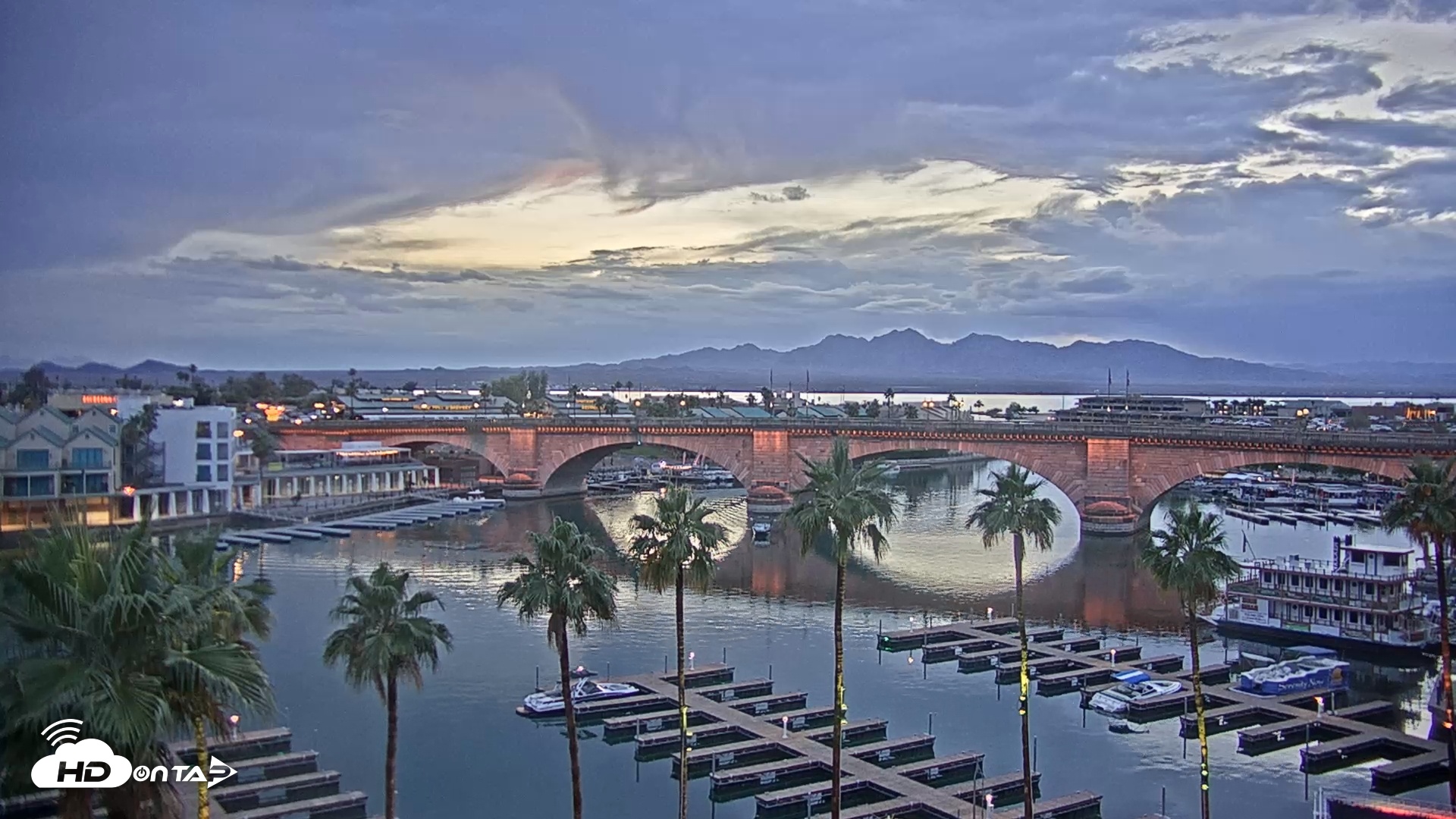 Snapshot of Lake Havasu London Bridge Live Webcam taken May 4, 2025, 7:31pm MST