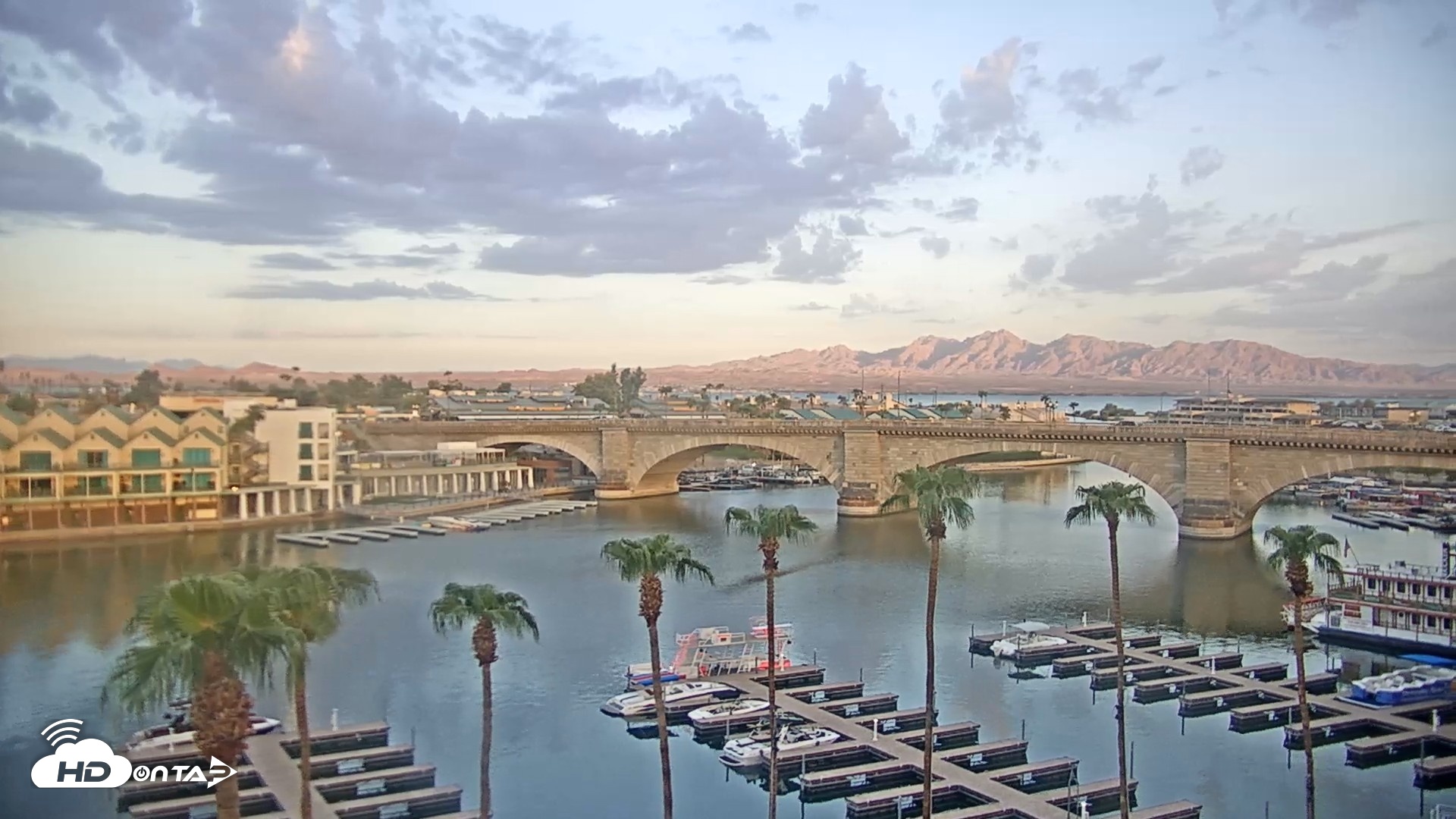 Snapshot of Lake Havasu London Bridge Live Webcam taken Aug 31, 2026, 6:33am MST