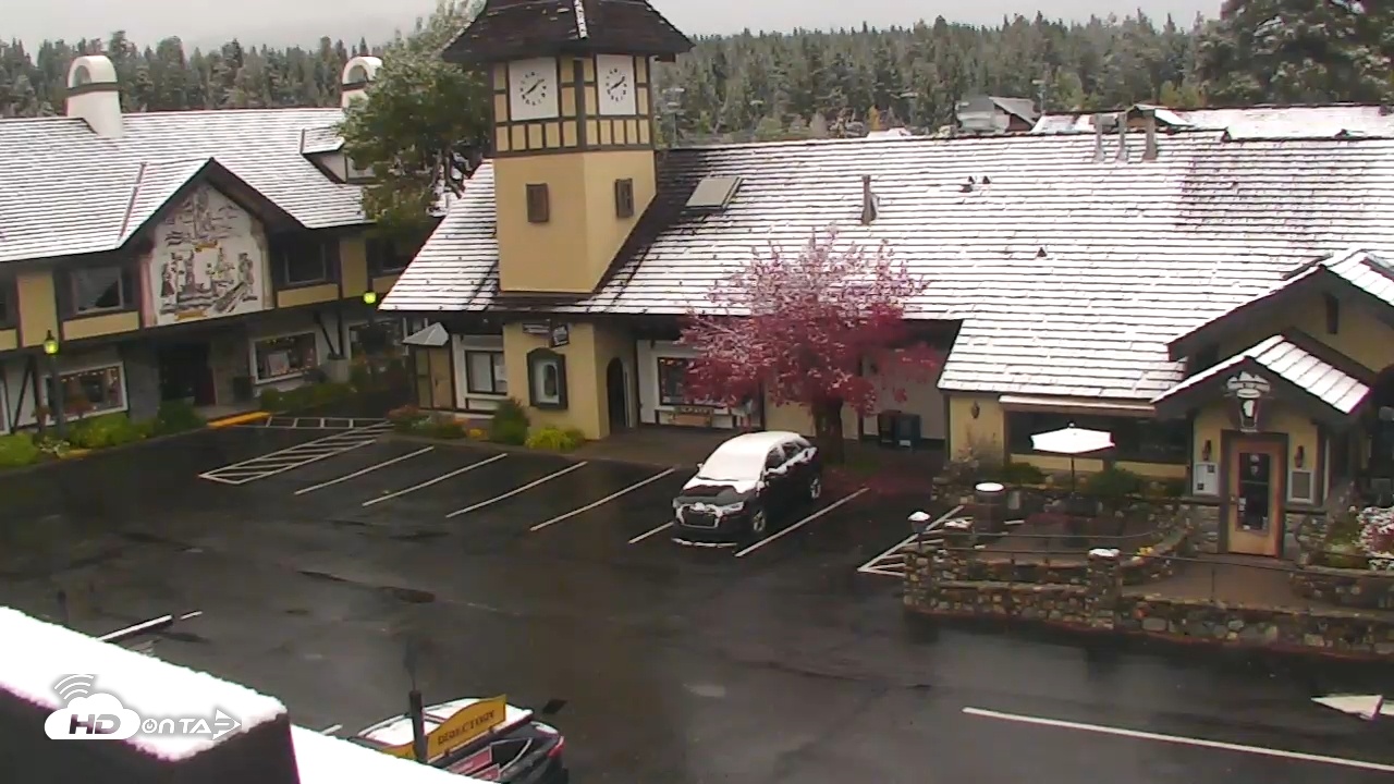 Snapshot of Cobblestone Center - Tahoe City Live Webcam taken Oct 15, 2025, 8:09am PDT