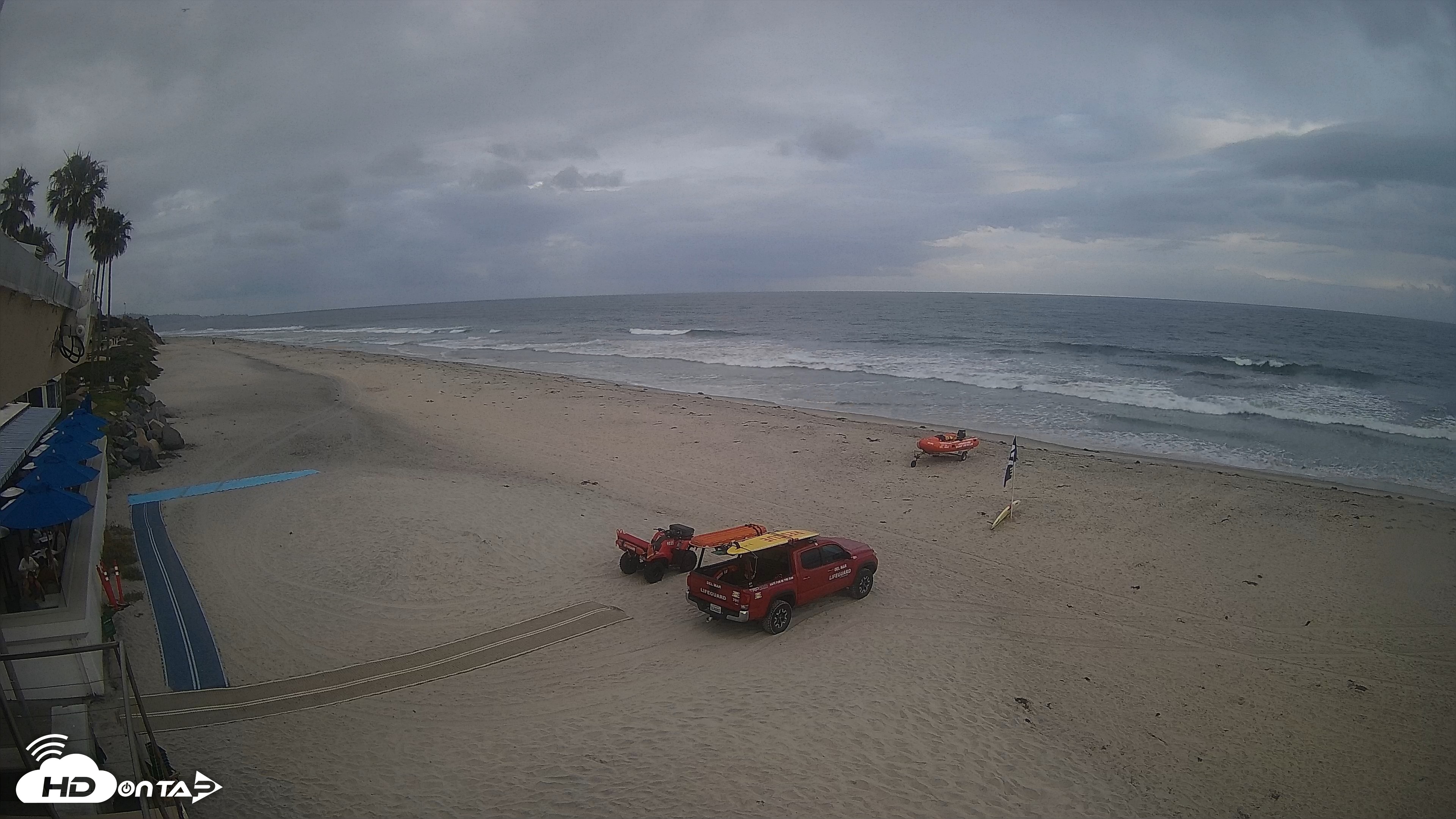 Snapshot of 17th St. Del Mar Beach - 4K SW Live Webcam taken Apr 25, 2026, 6:30pm PDT