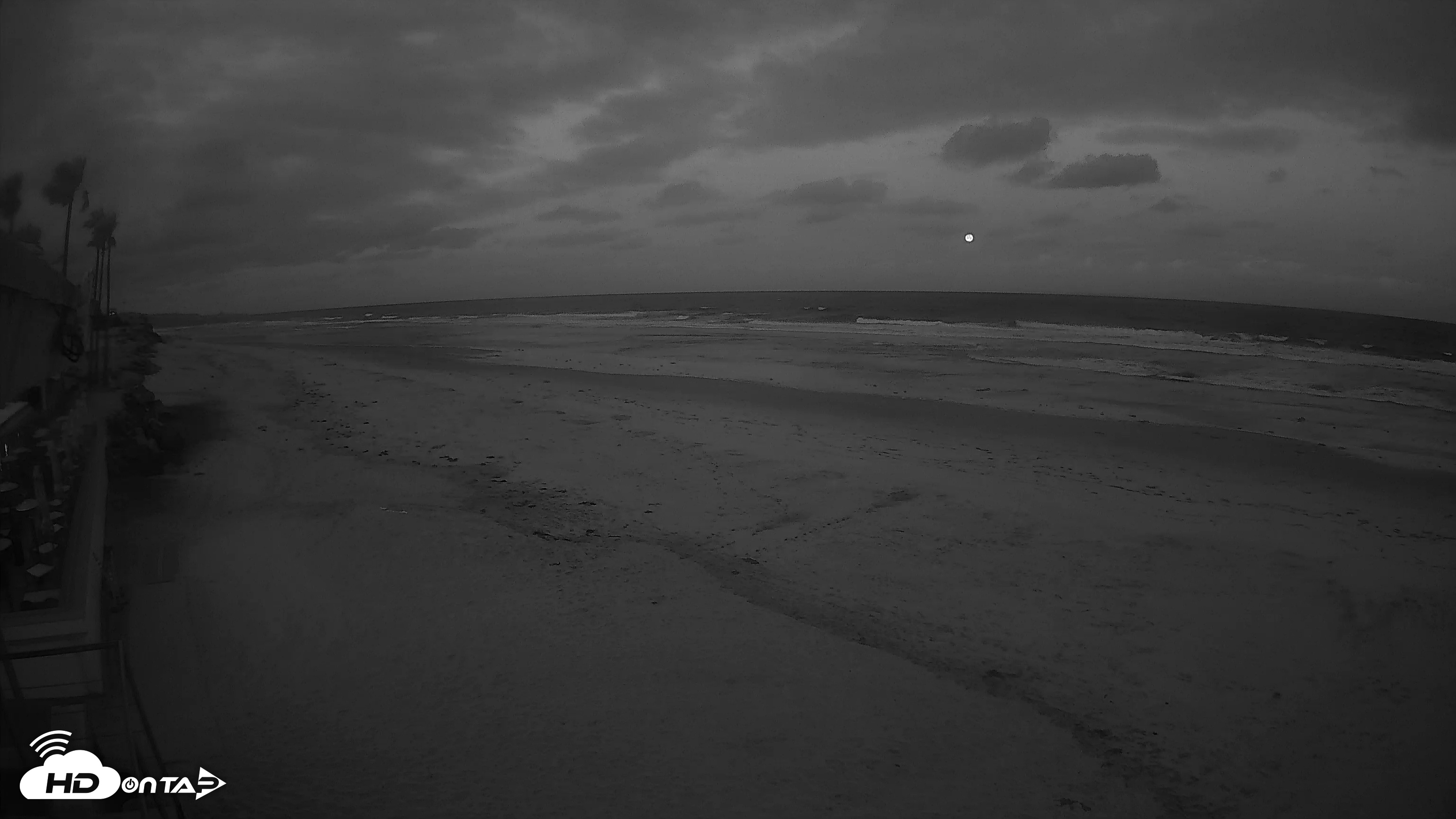 Snapshot of 17th St. Del Mar Beach - 4K SW Live Webcam taken May 13, 2025, 5:44am PDT