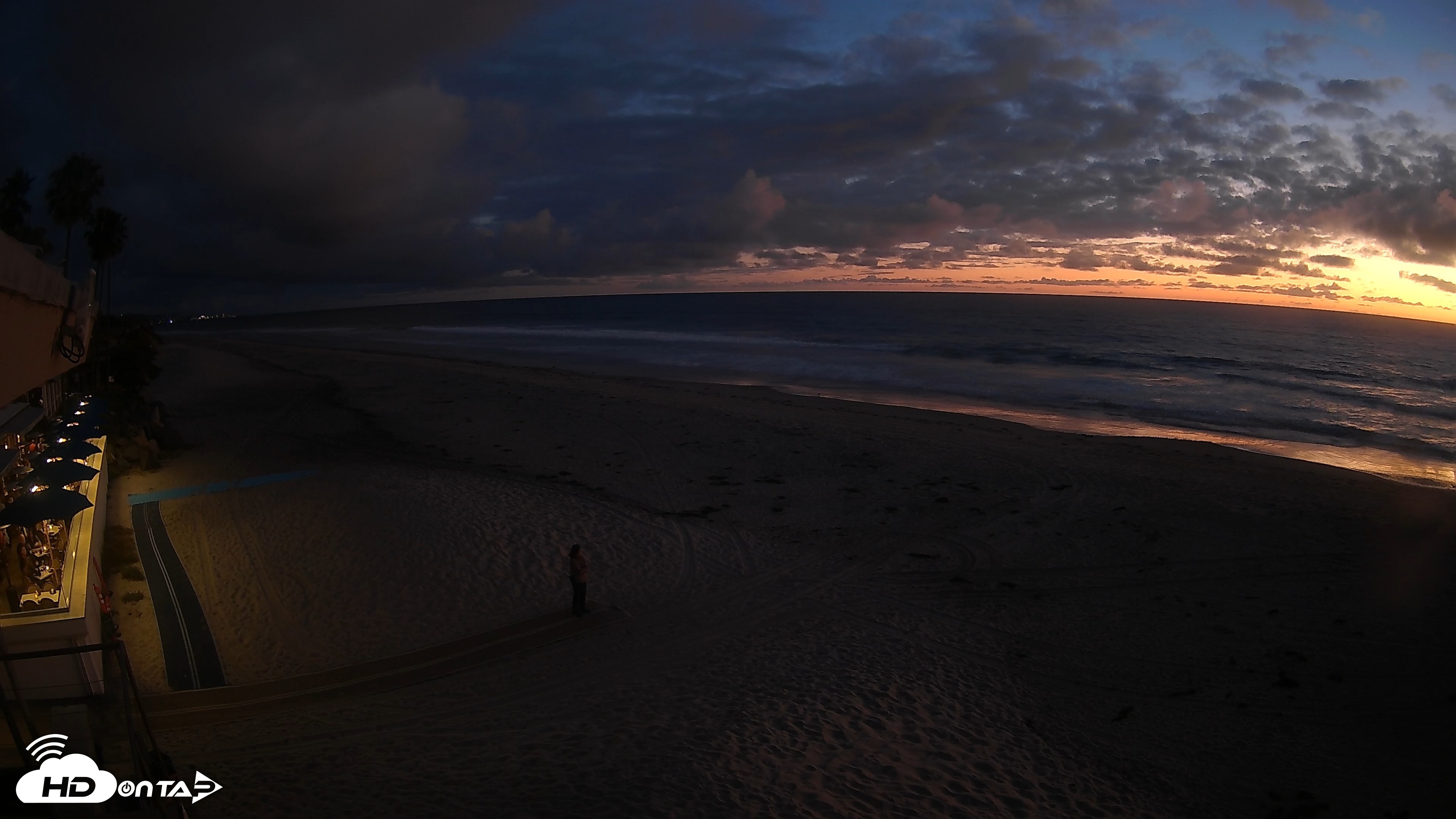 Snapshot of 17th St. Del Mar Beach - 4K SW Live Webcam taken Apr 21, 2026, 7:50pm PDT