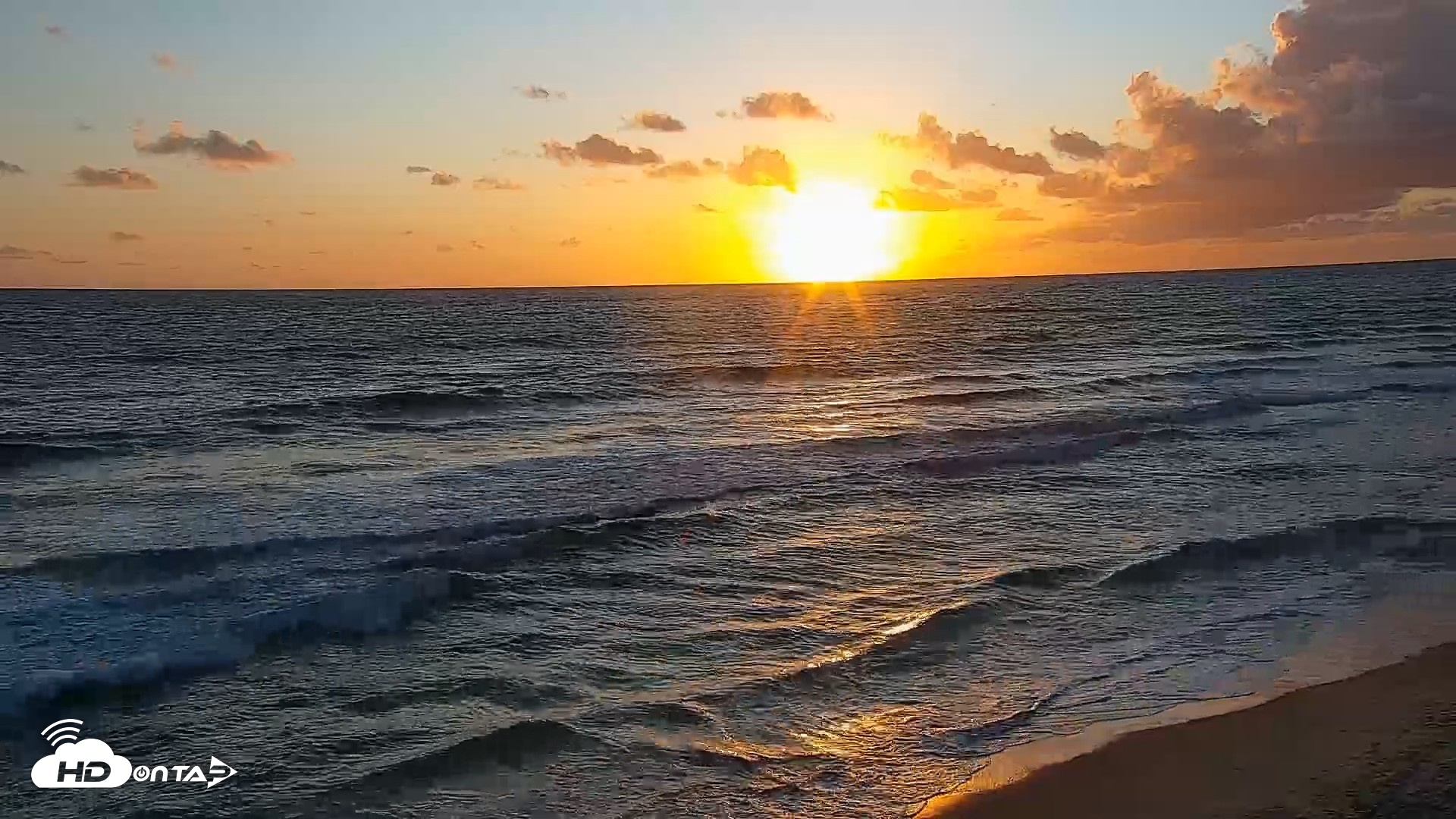 Snapshot of 17th St. Del Mar Beach - 4K SW Live Webcam taken Apr 13, 2026, 7:16pm PDT