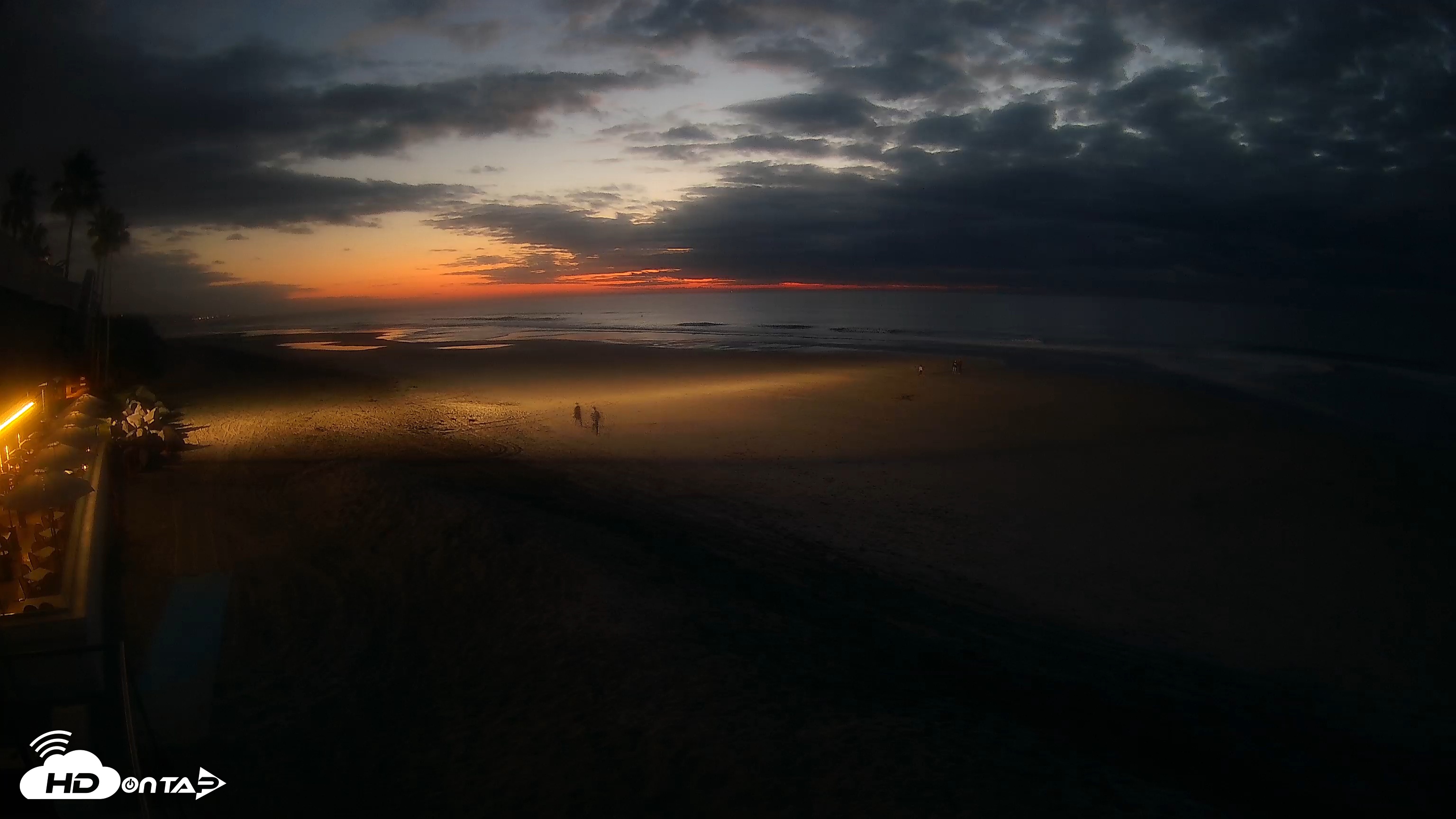 Snapshot of 17th St. Del Mar Beach - 4K SW Live Webcam taken Dec 23, 2025, 5:17pm PST