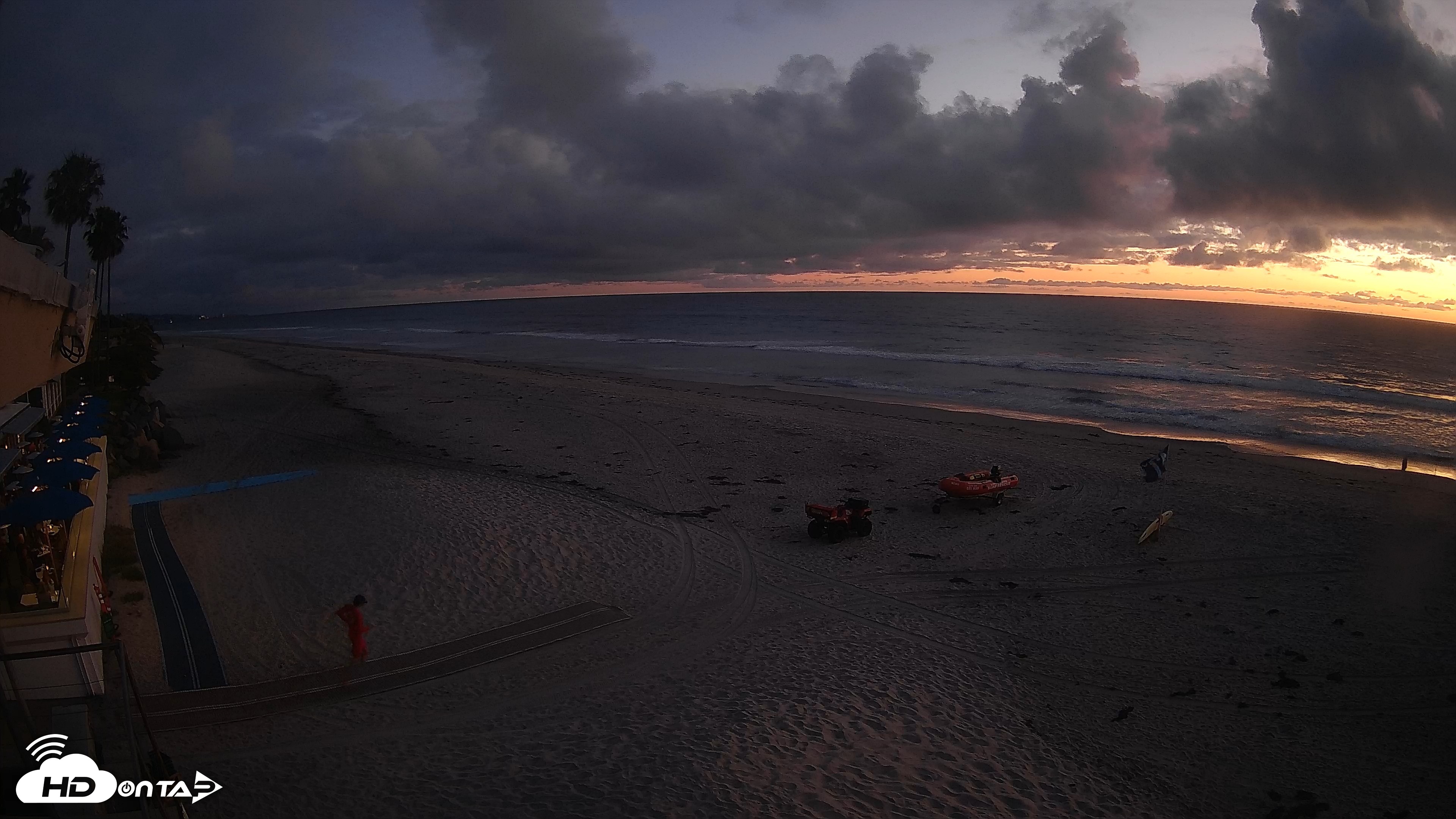 Snapshot of 17th St. Del Mar Beach - 4K SW Live Webcam taken Apr 21, 2026, 7:40pm PDT