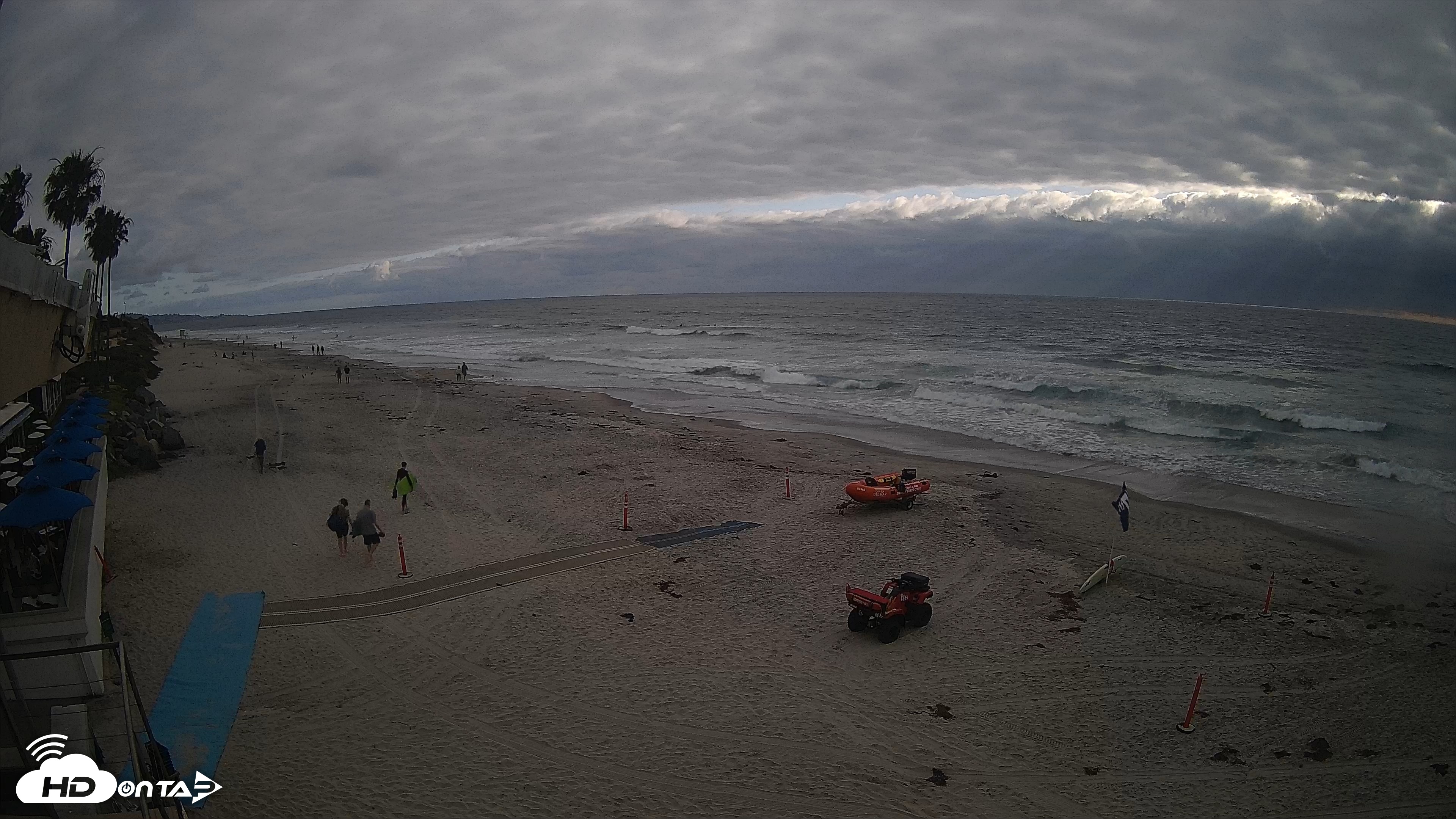 Snapshot of 17th St. Del Mar Beach - 4K SW Live Webcam taken May 26, 2026, 6:04pm PDT
