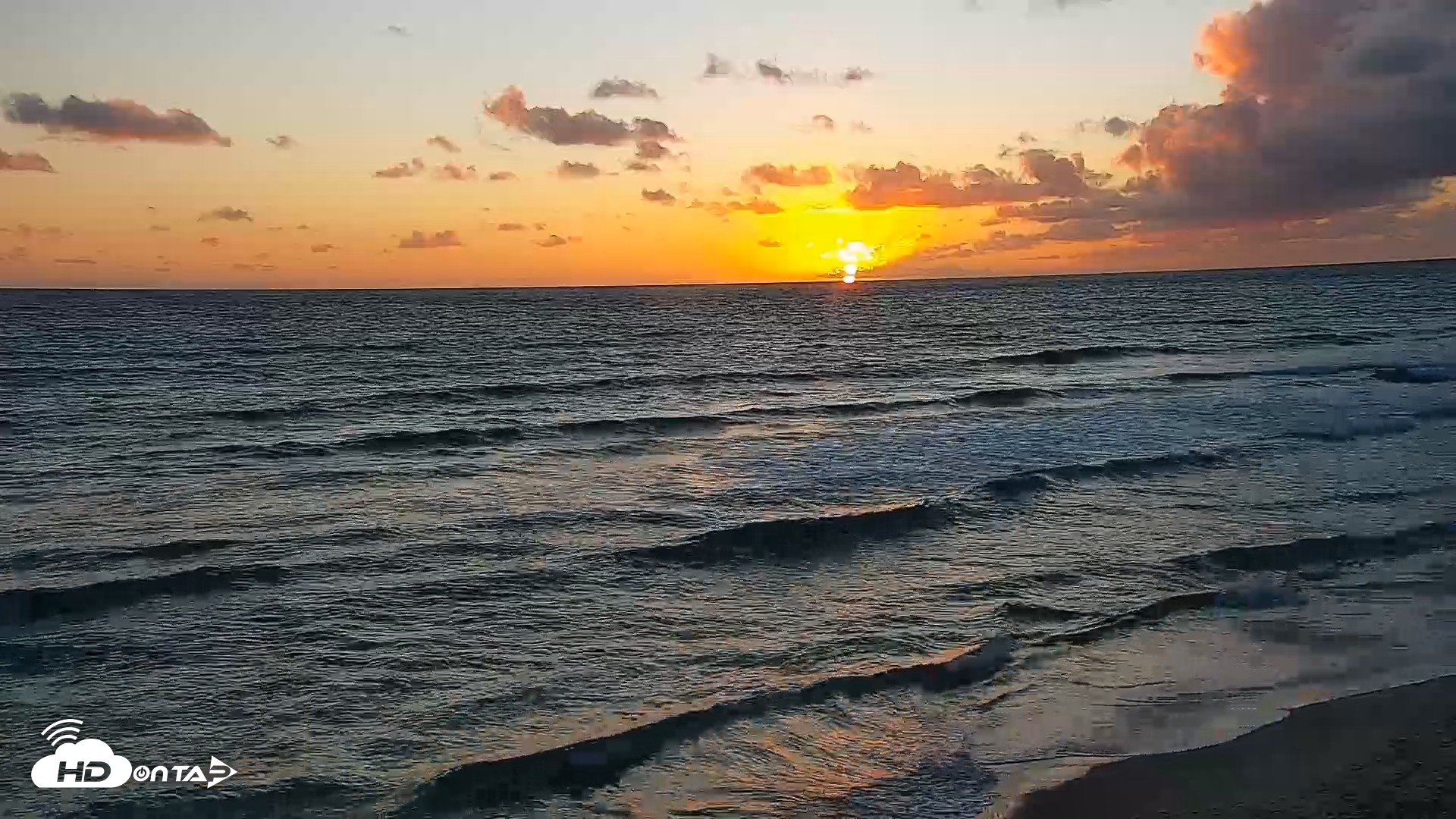 Snapshot of 17th St. Del Mar Beach - 4K SW Live Webcam taken Apr 13, 2026, 7:17pm PDT