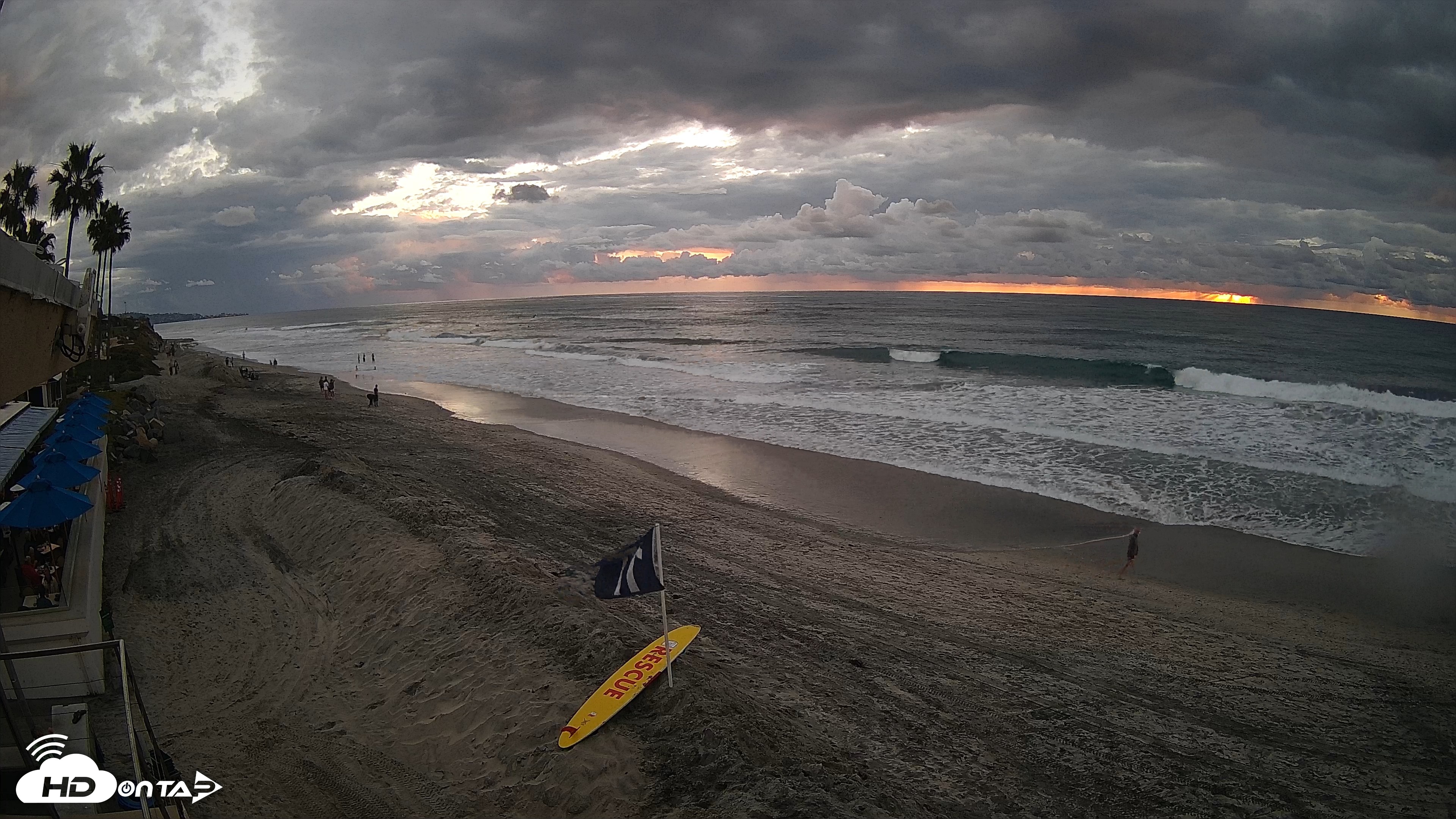 Snapshot of 17th St. Del Mar Beach - 4K SW Live Webcam taken Oct 23, 2026, 6:00pm PDT