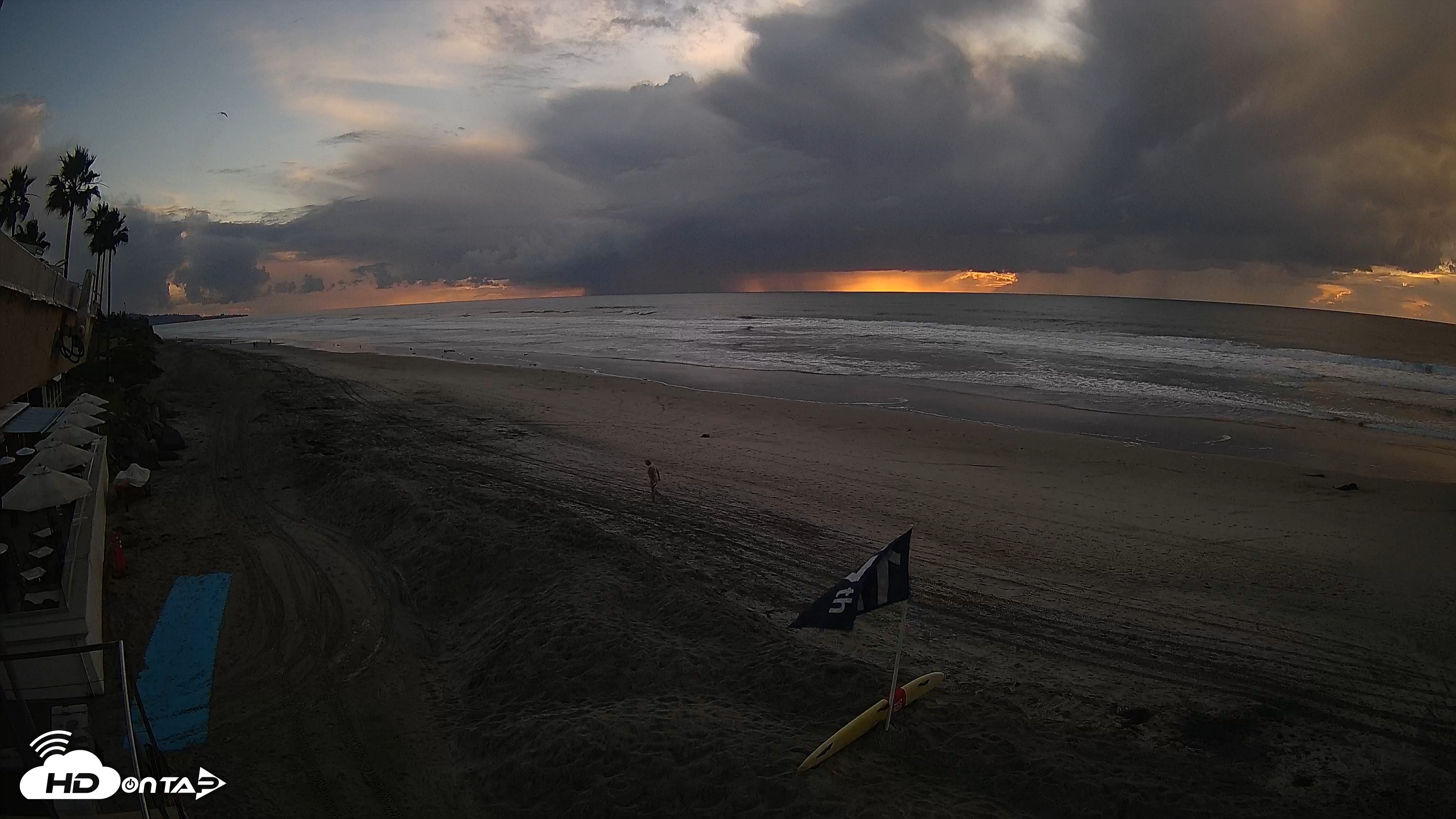 Snapshot of 17th St. Del Mar Beach - 4K SW Live Webcam taken Nov 18, 2025, 4:26pm PST