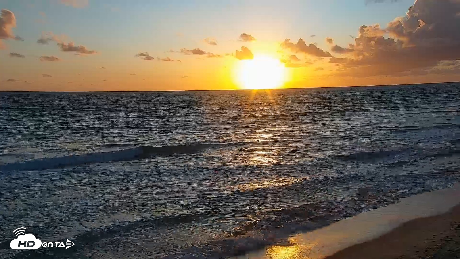 Snapshot of 17th St. Del Mar Beach - 4K SW Live Webcam taken Apr 13, 2026, 7:10pm PDT
