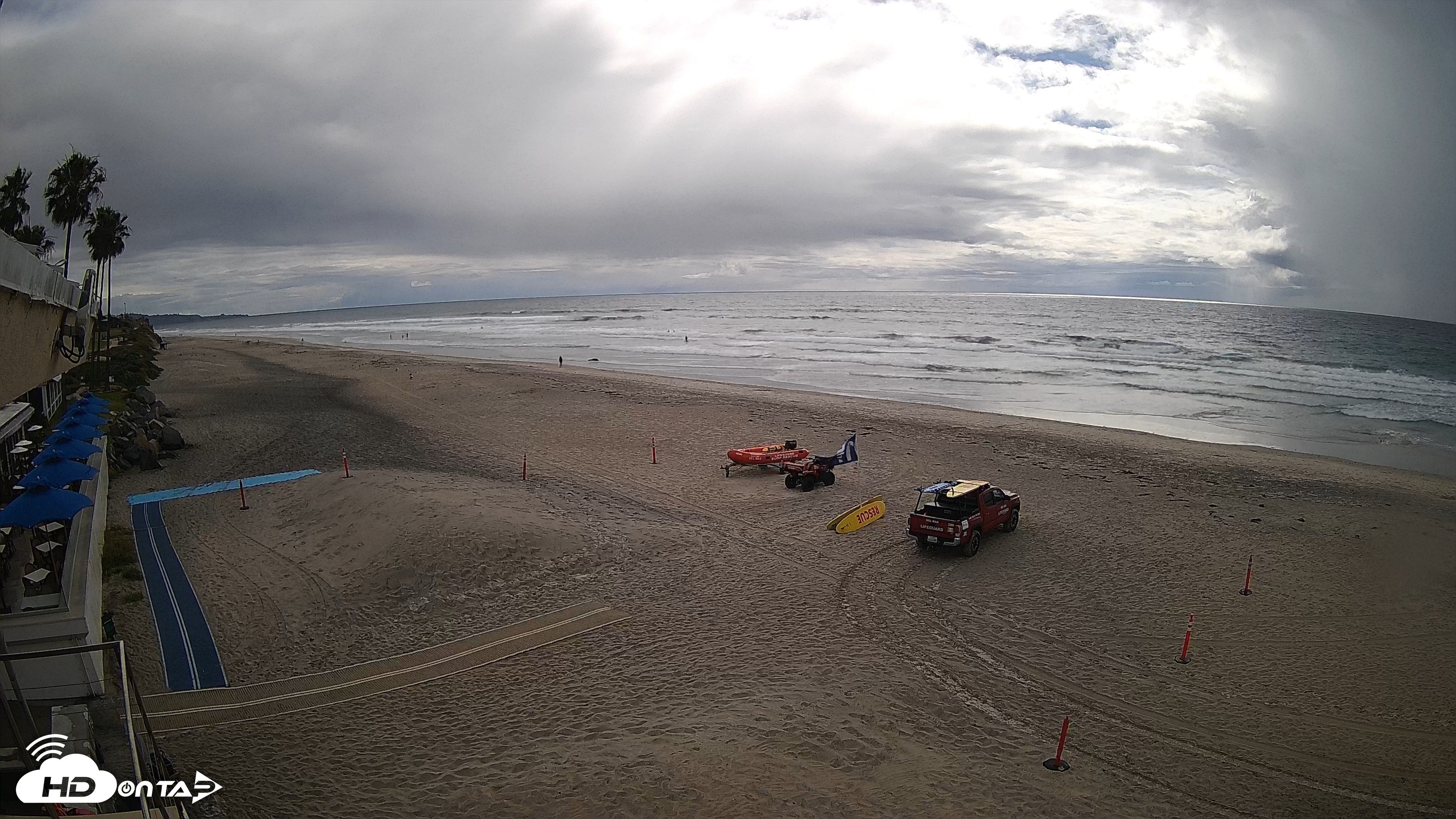 Snapshot of 17th St. Del Mar Beach - 4K SW Live Webcam taken Apr 12, 2026, 3:46pm PDT
