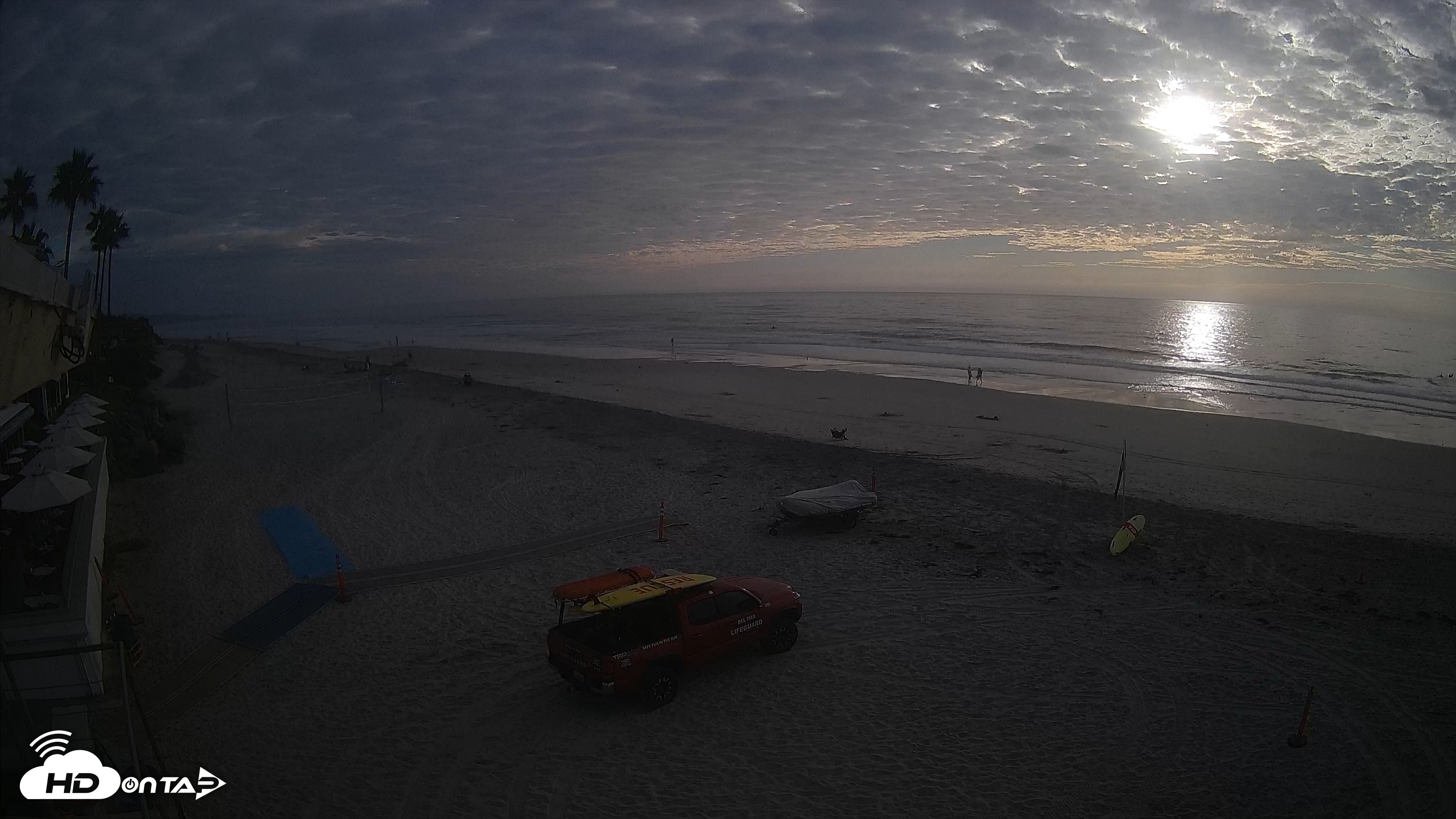Snapshot of 17th St. Del Mar Beach - 4K SW Live Webcam taken Oct 10, 2025, 5:16pm PDT