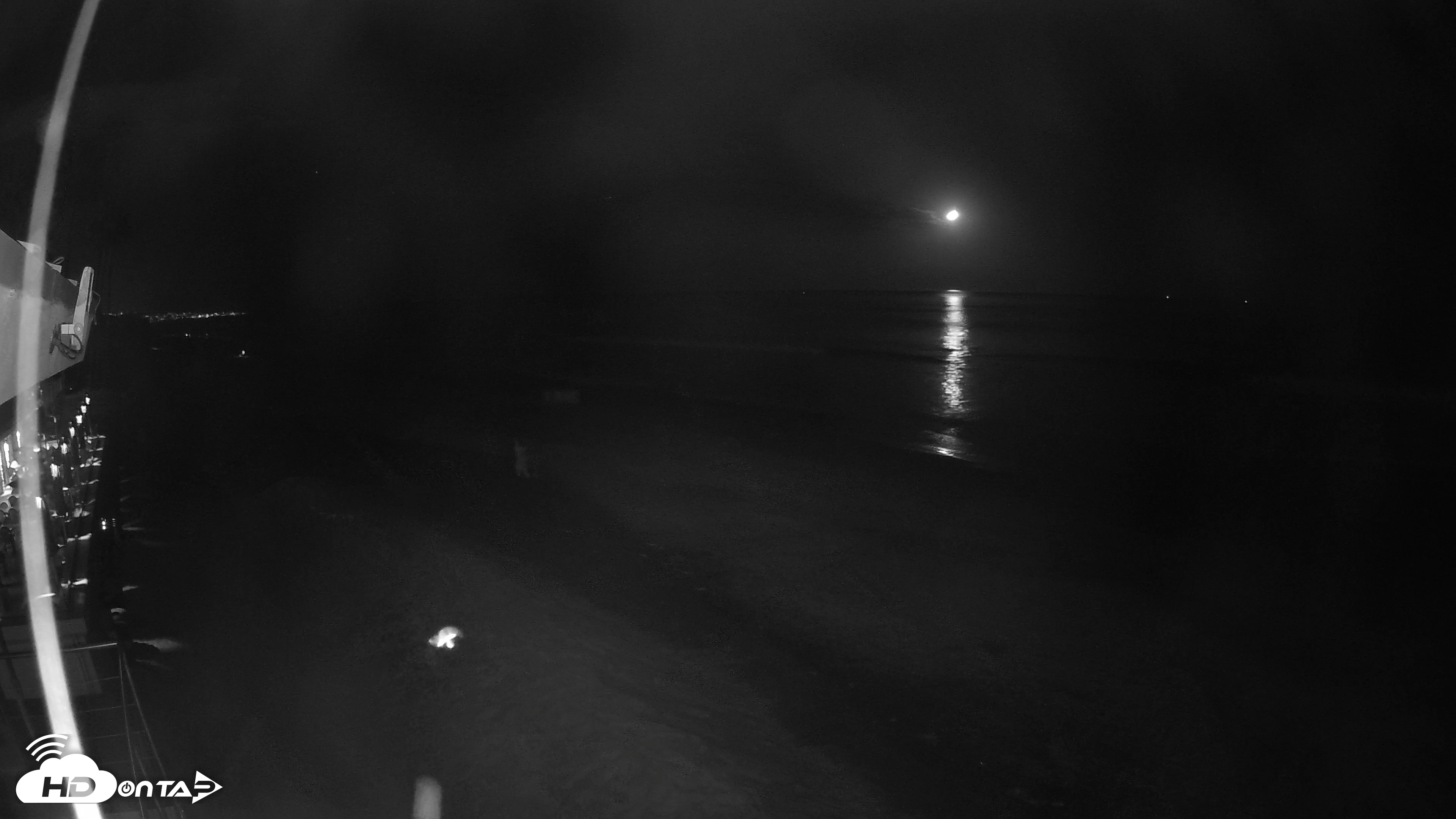 Snapshot of 17th St. Del Mar Beach - 4K SW Live Webcam taken Oct 17, 2026, 10:47pm PDT
