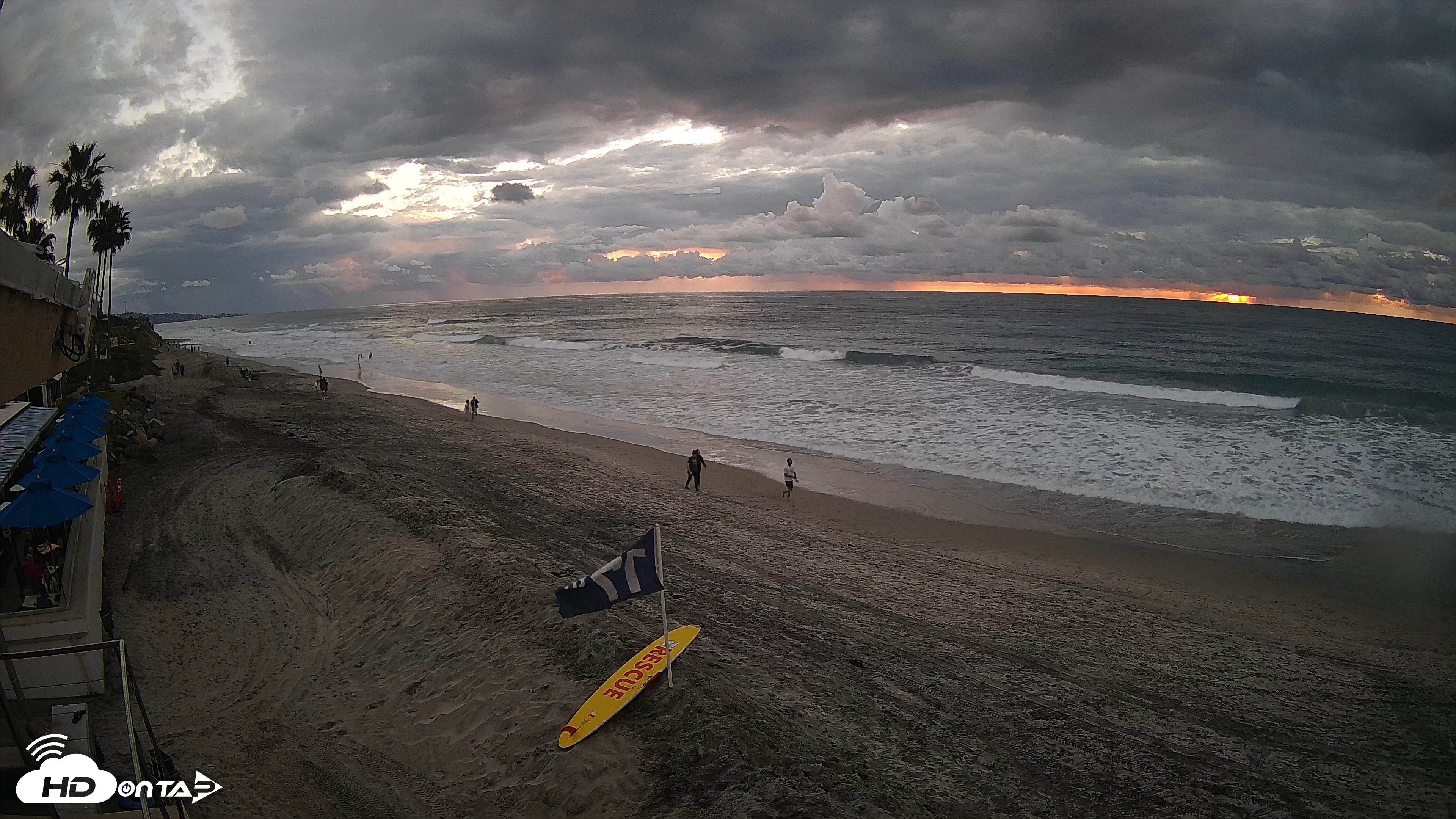 Snapshot of 17th St. Del Mar Beach - 4K SW Live Webcam taken Oct 23, 2026, 6:02pm PDT