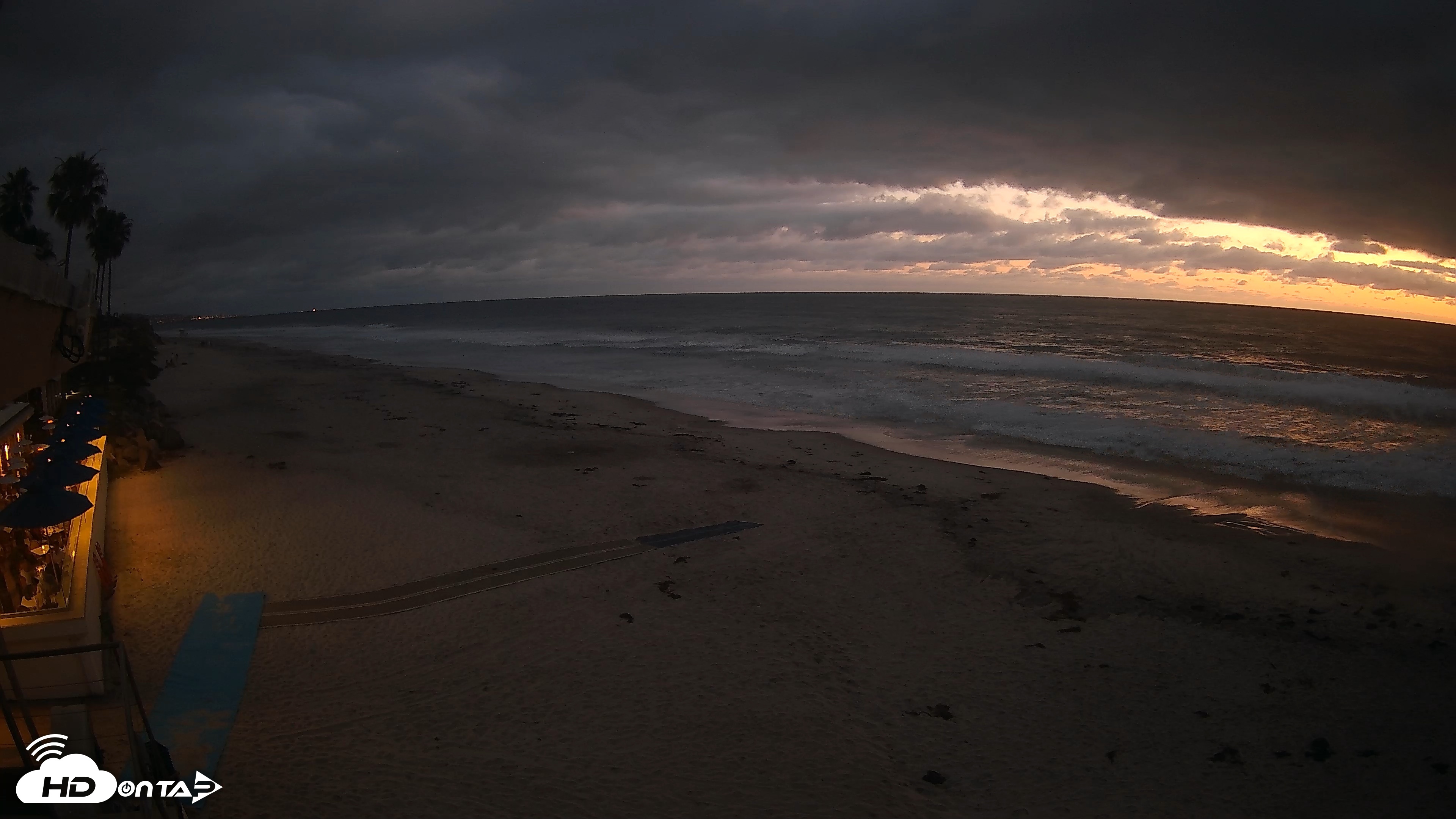 Snapshot of 17th St. Del Mar Beach - 4K SW Live Webcam taken May 25, 2026, 8:10pm PDT