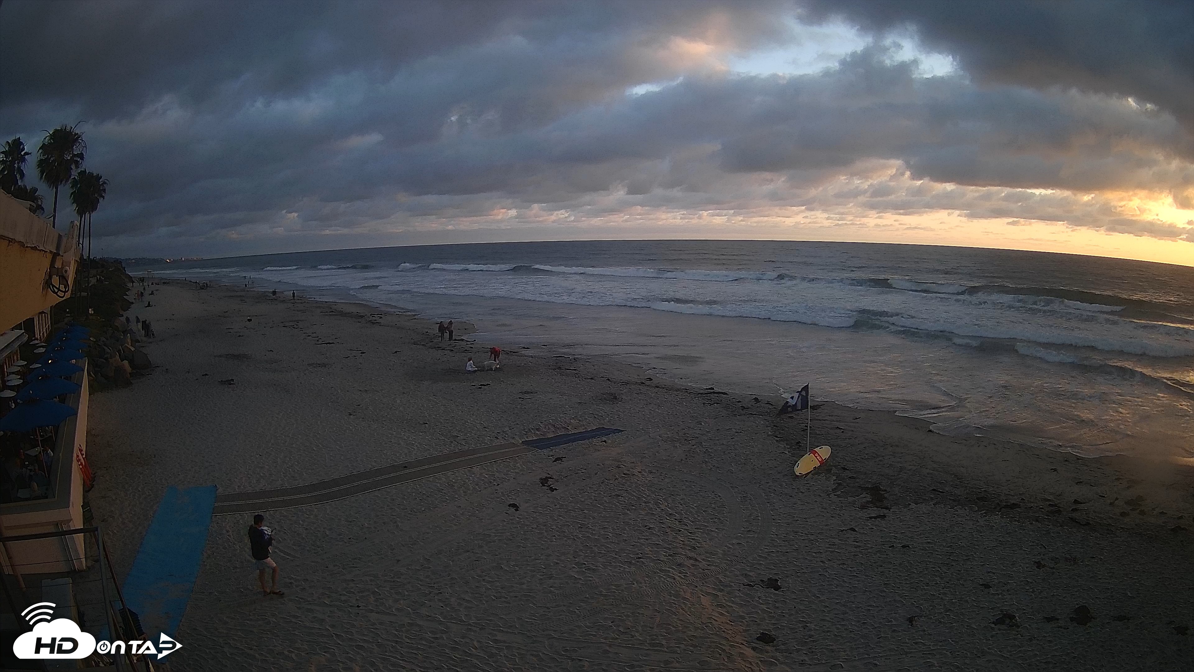 Snapshot of 17th St. Del Mar Beach - 4K SW Live Webcam taken May 25, 2026, 7:31pm PDT