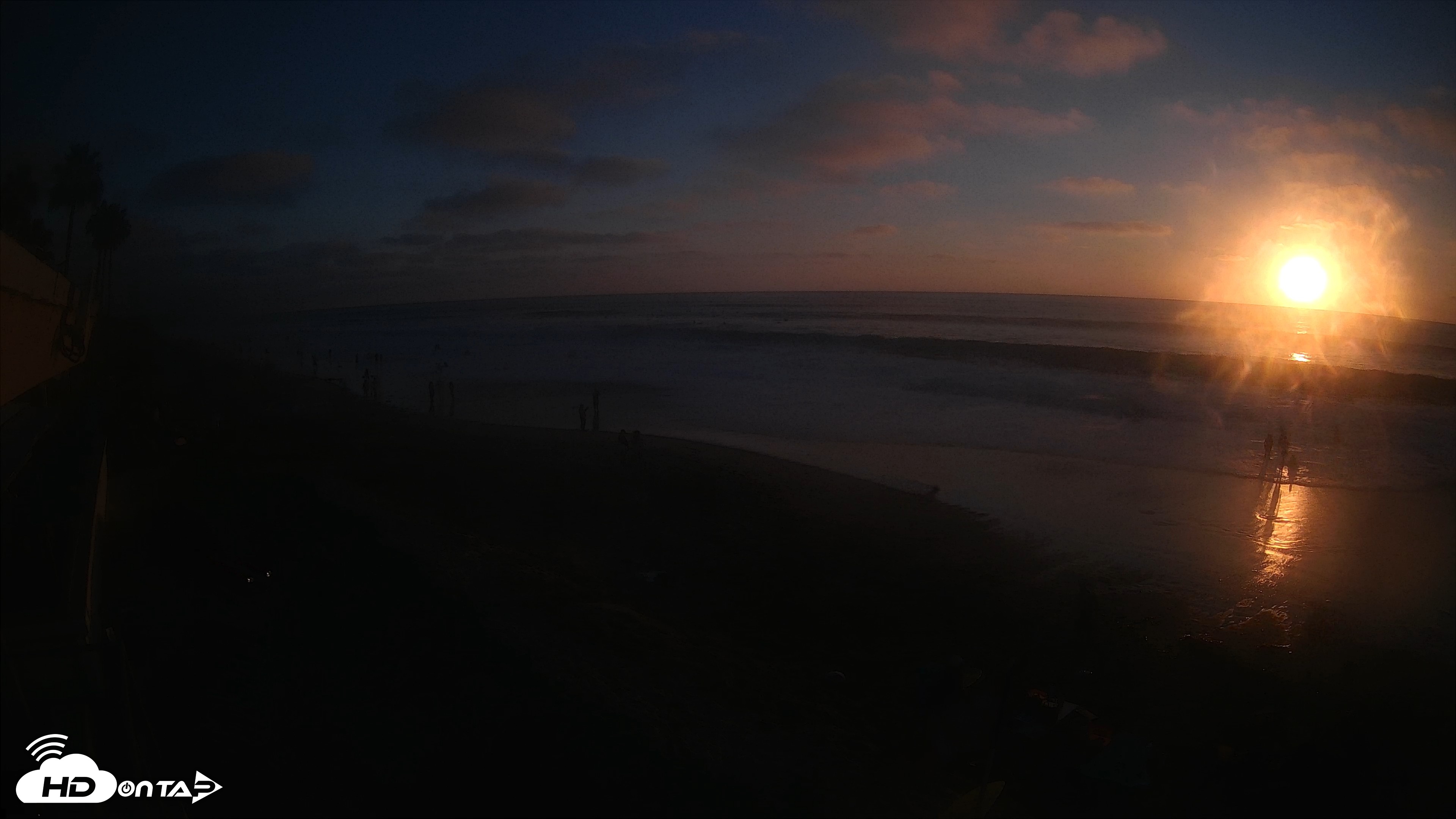 Snapshot of 17th St. Del Mar Beach - 4K SW Live Webcam taken Oct 9, 2026, 6:12pm PDT