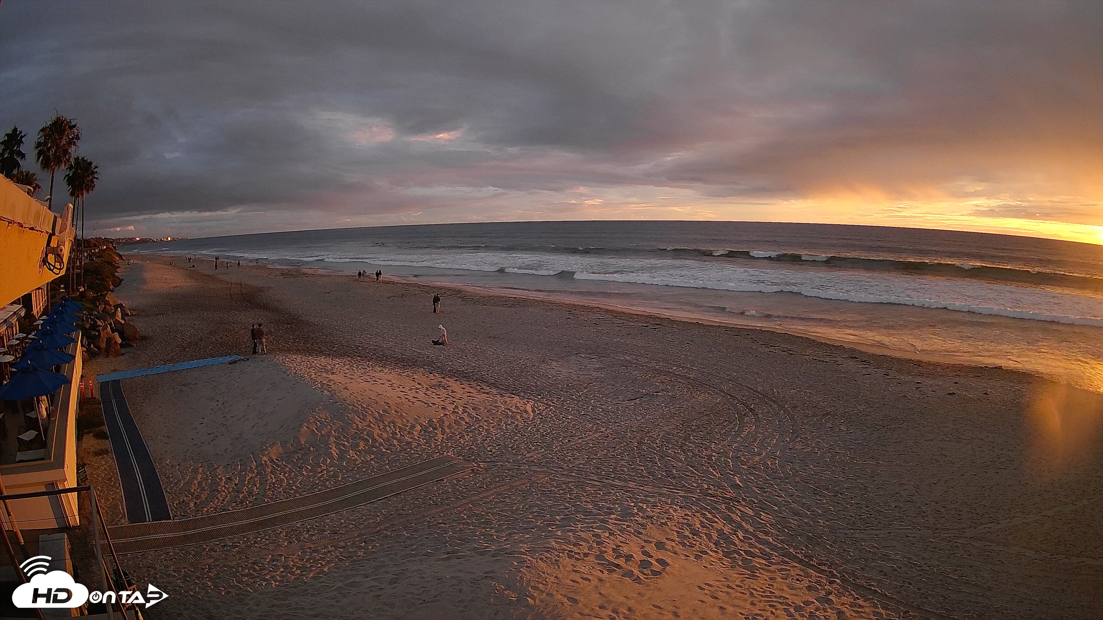 Snapshot of 17th St. Del Mar Beach - 4K SW Live Webcam taken Apr 12, 2026, 7:11pm PDT